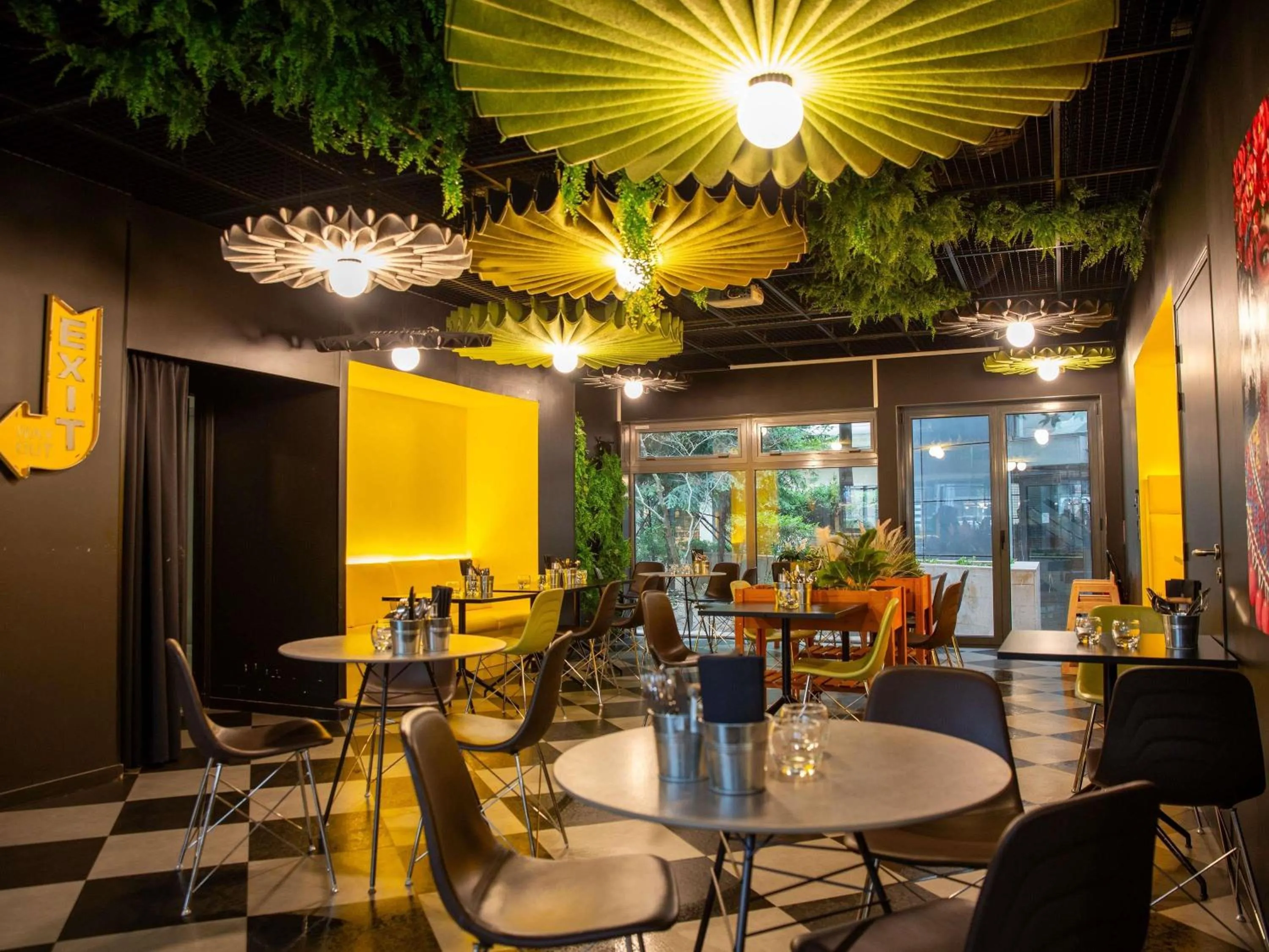 Restaurant/places to eat in ibis Paris Bercy Village