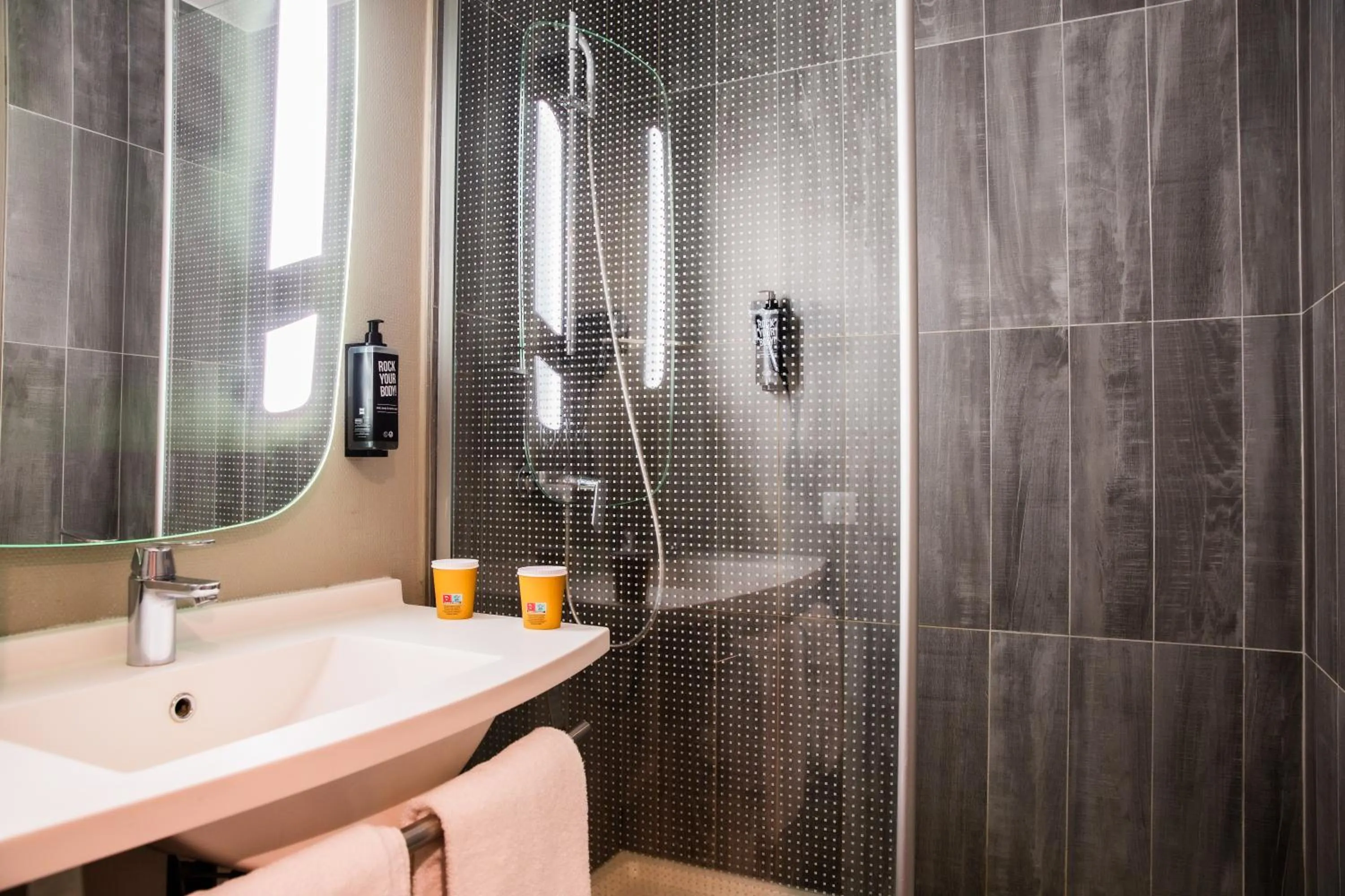 Bathroom in ibis Paris Bercy Village