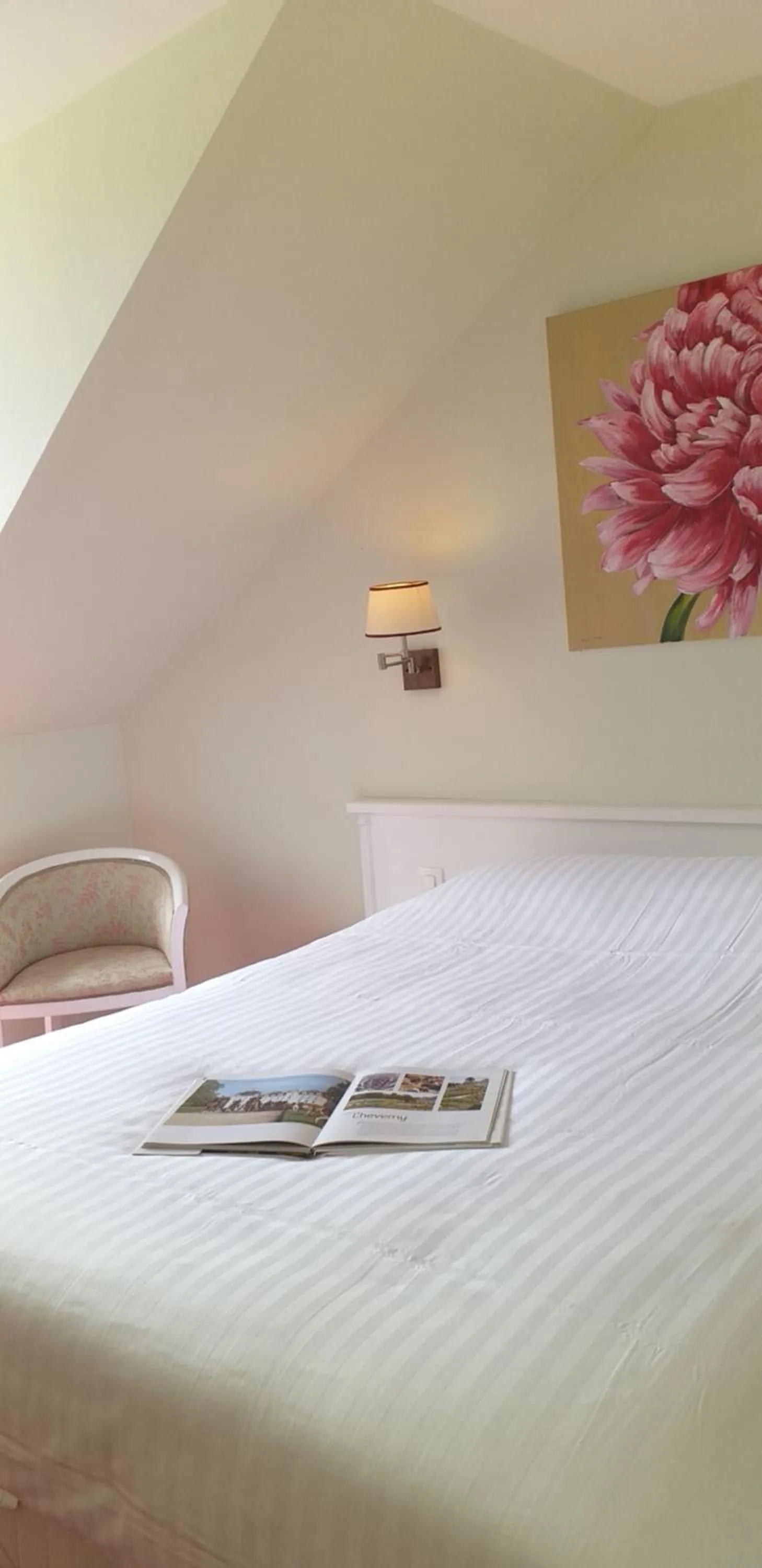 Bed in Logis Auberge Du Centre