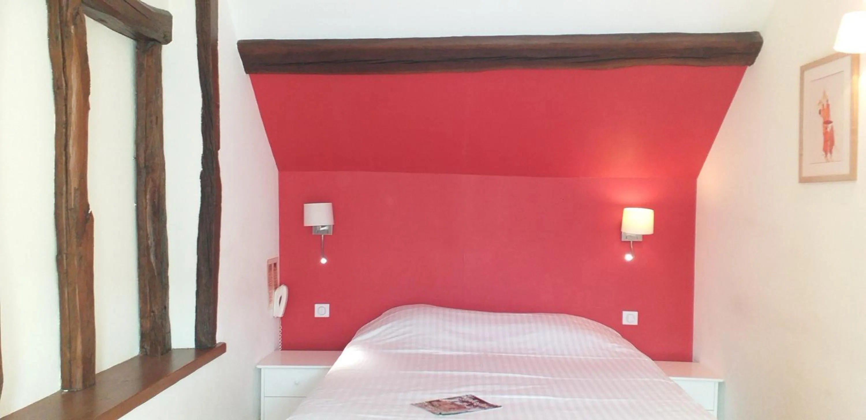 Bed in Logis Auberge Du Centre