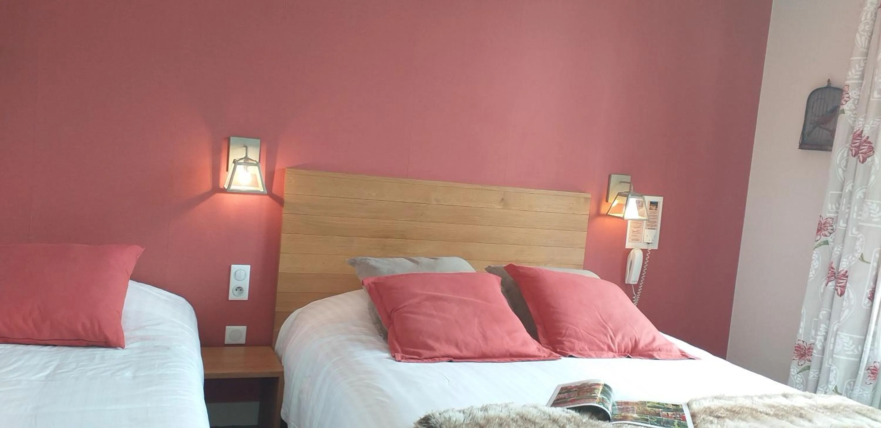 Bed in Logis Auberge Du Centre