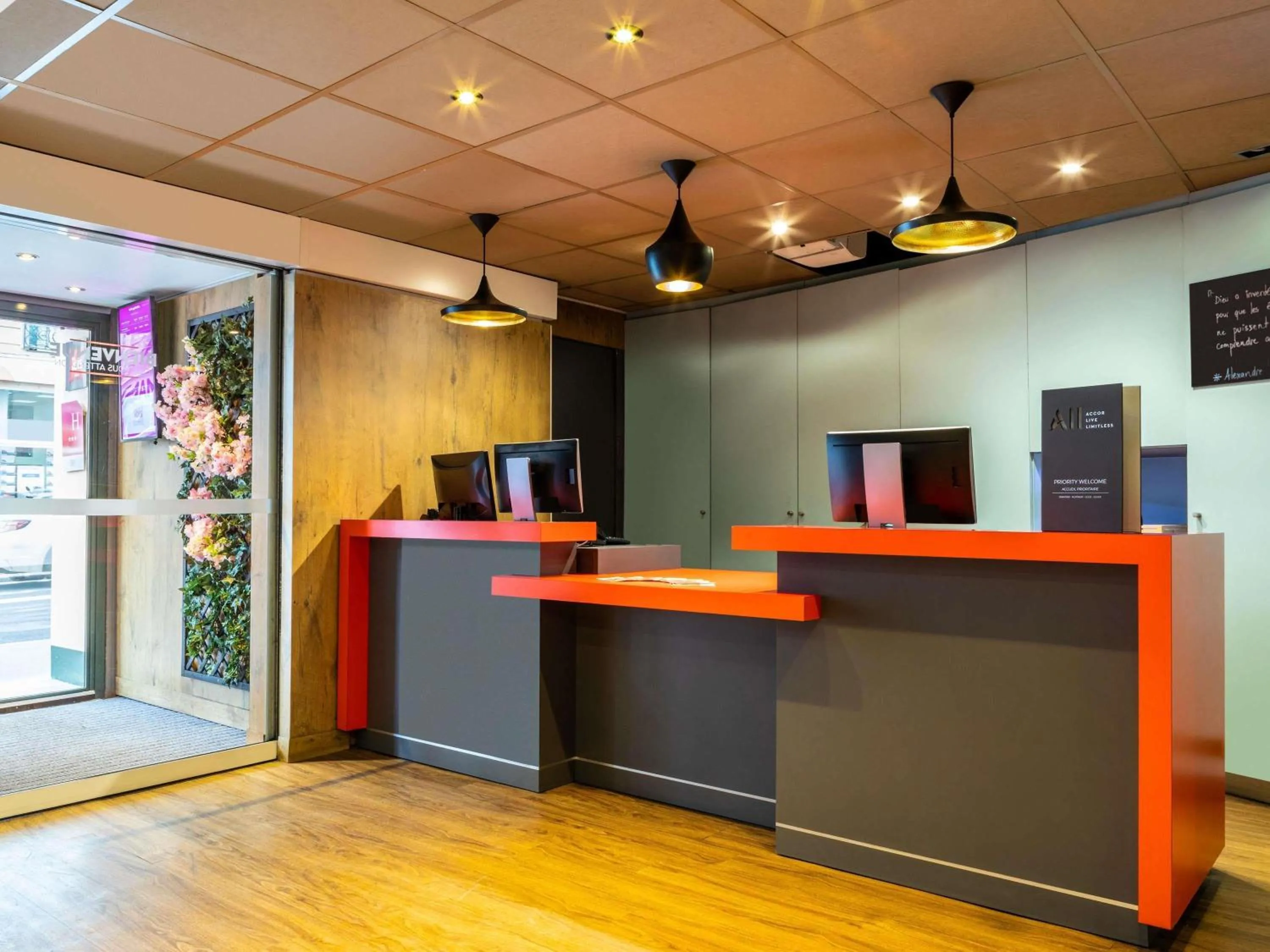 Property building in ibis Paris Gare du Nord La Fayette