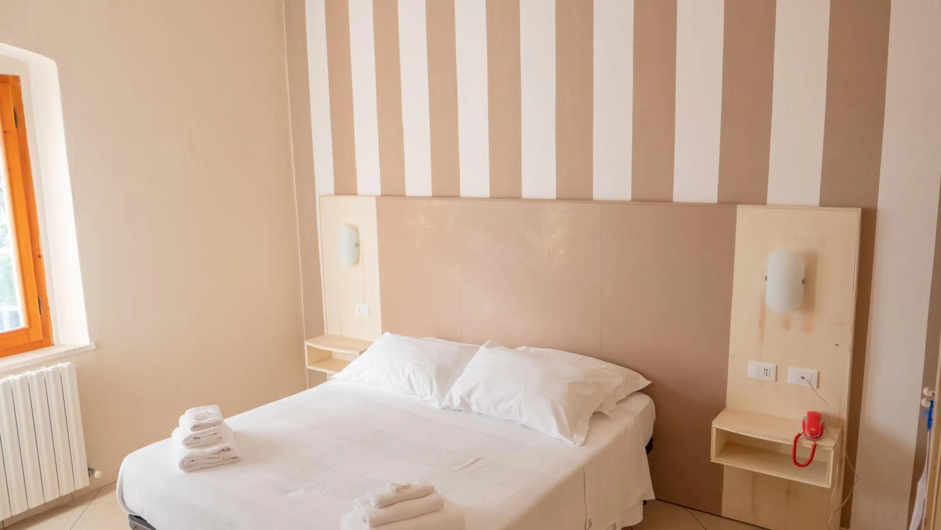 Photo of the whole room in Hotel La Smorfia