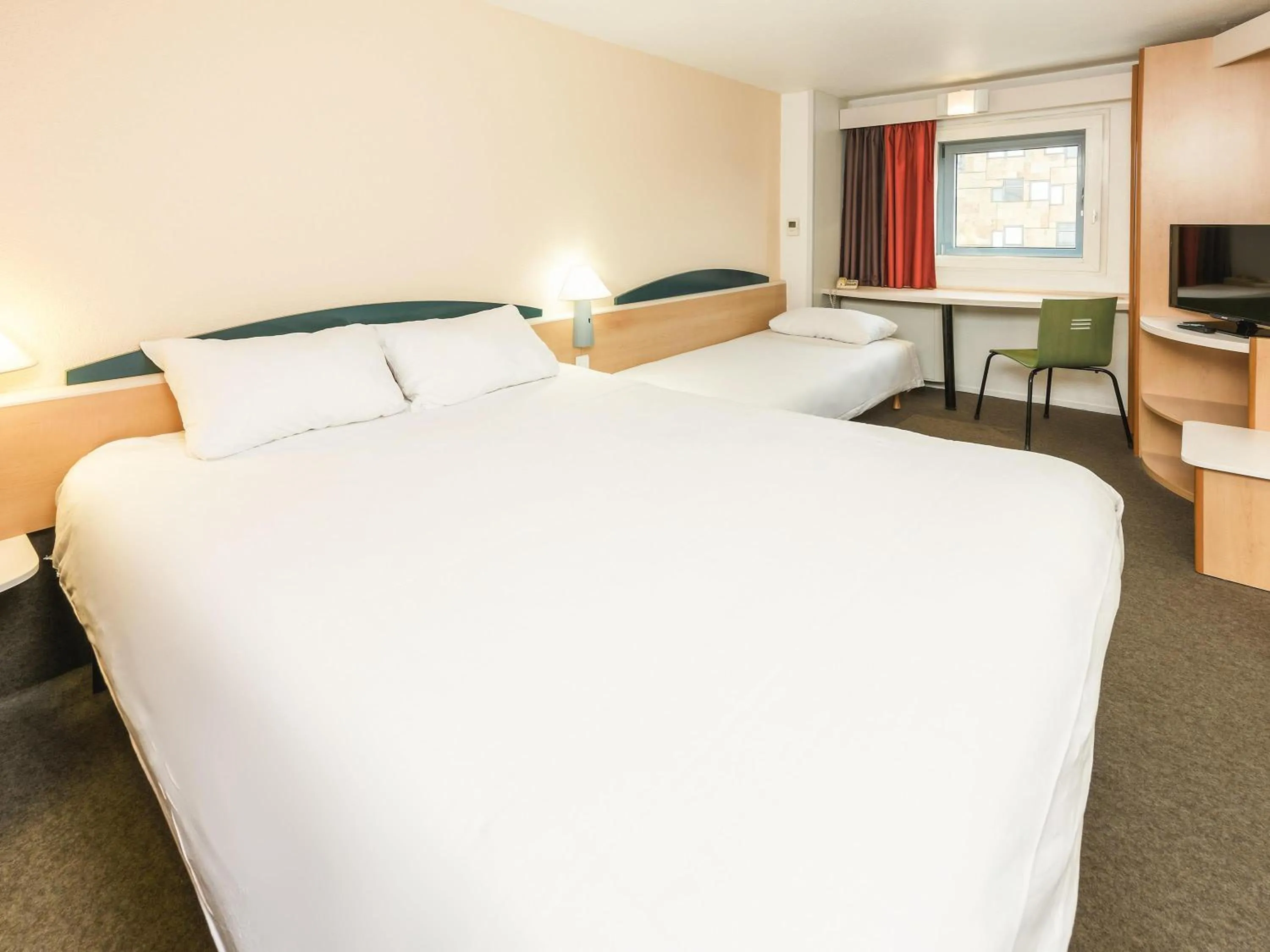 Bedroom, Bed in ibis Bordeaux Centre Meriadeck