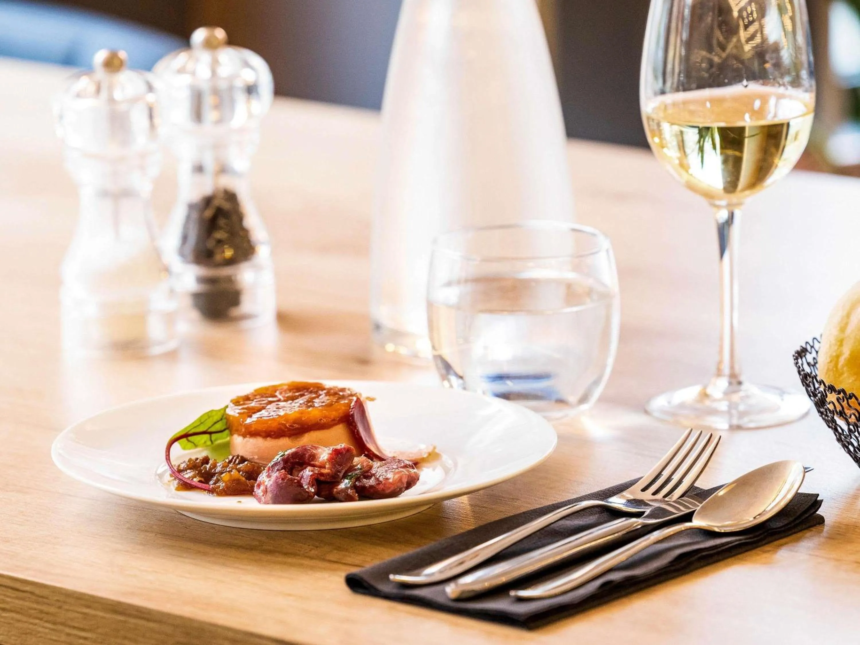 Restaurant/places to eat in ibis Bordeaux Centre Meriadeck