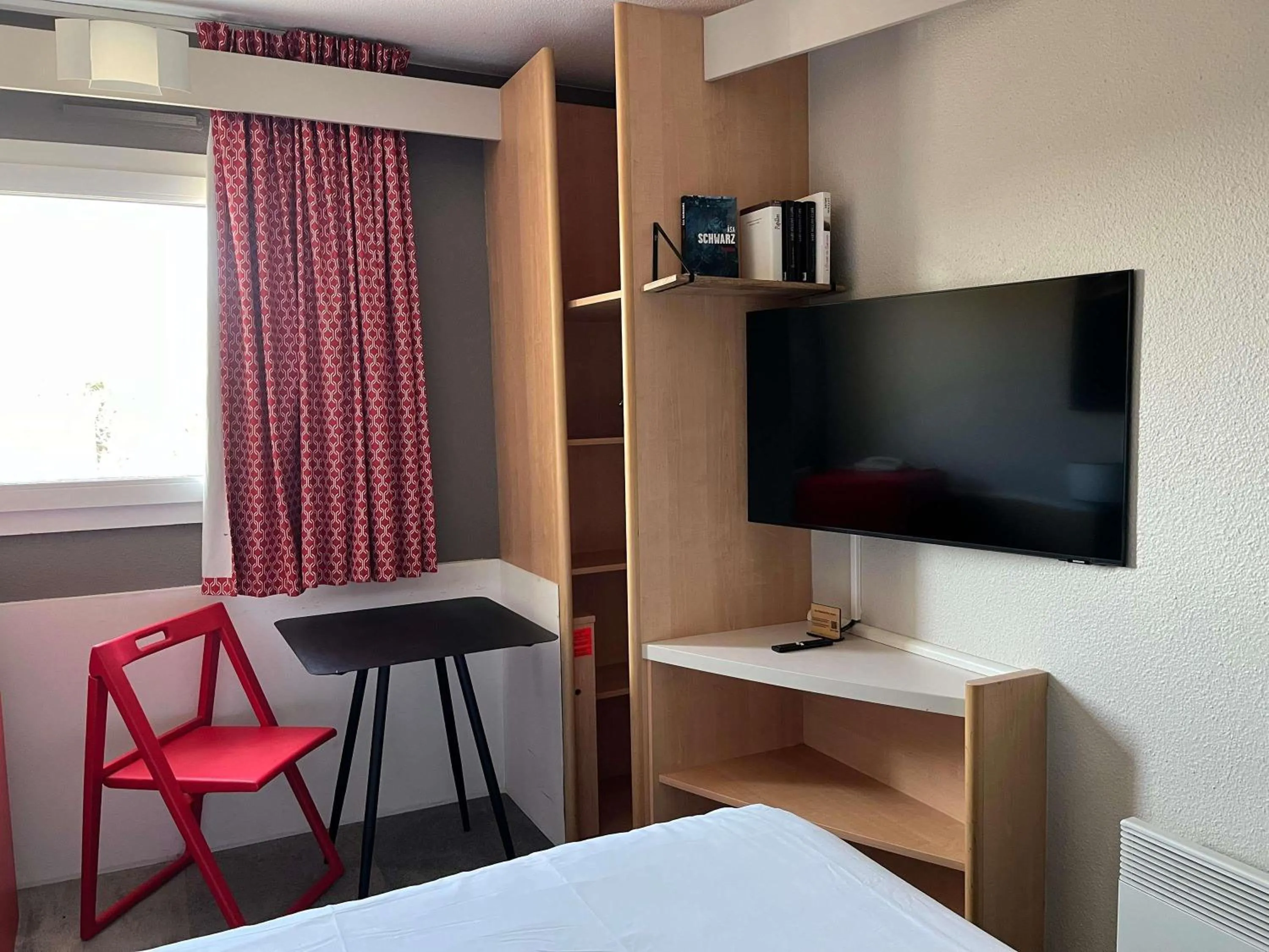 Bedroom, Bed in Ibis Paris Nord Villepinte Parc des Expositions