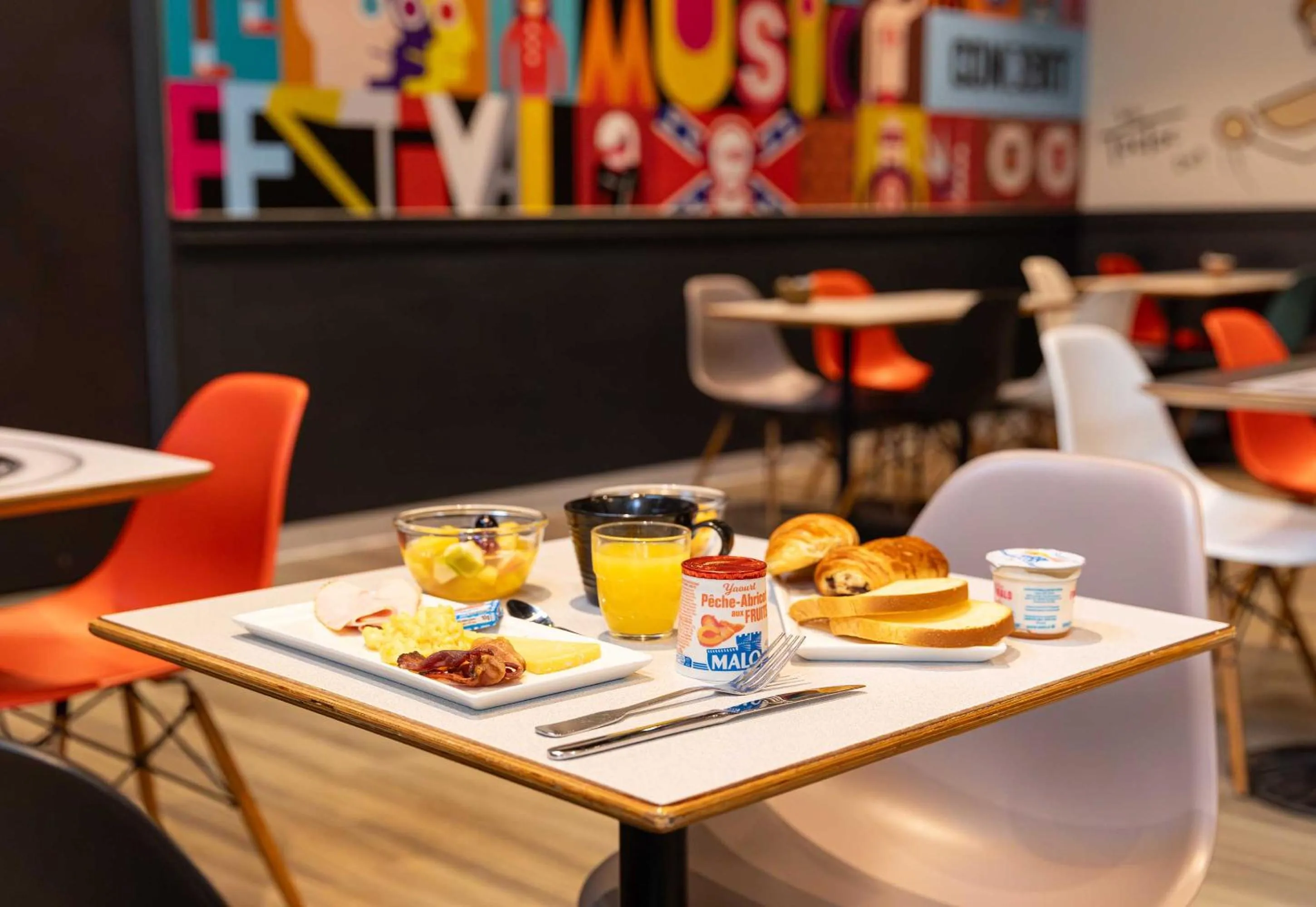 Food and drinks in B&B HOTEL Orléans Centre Foch