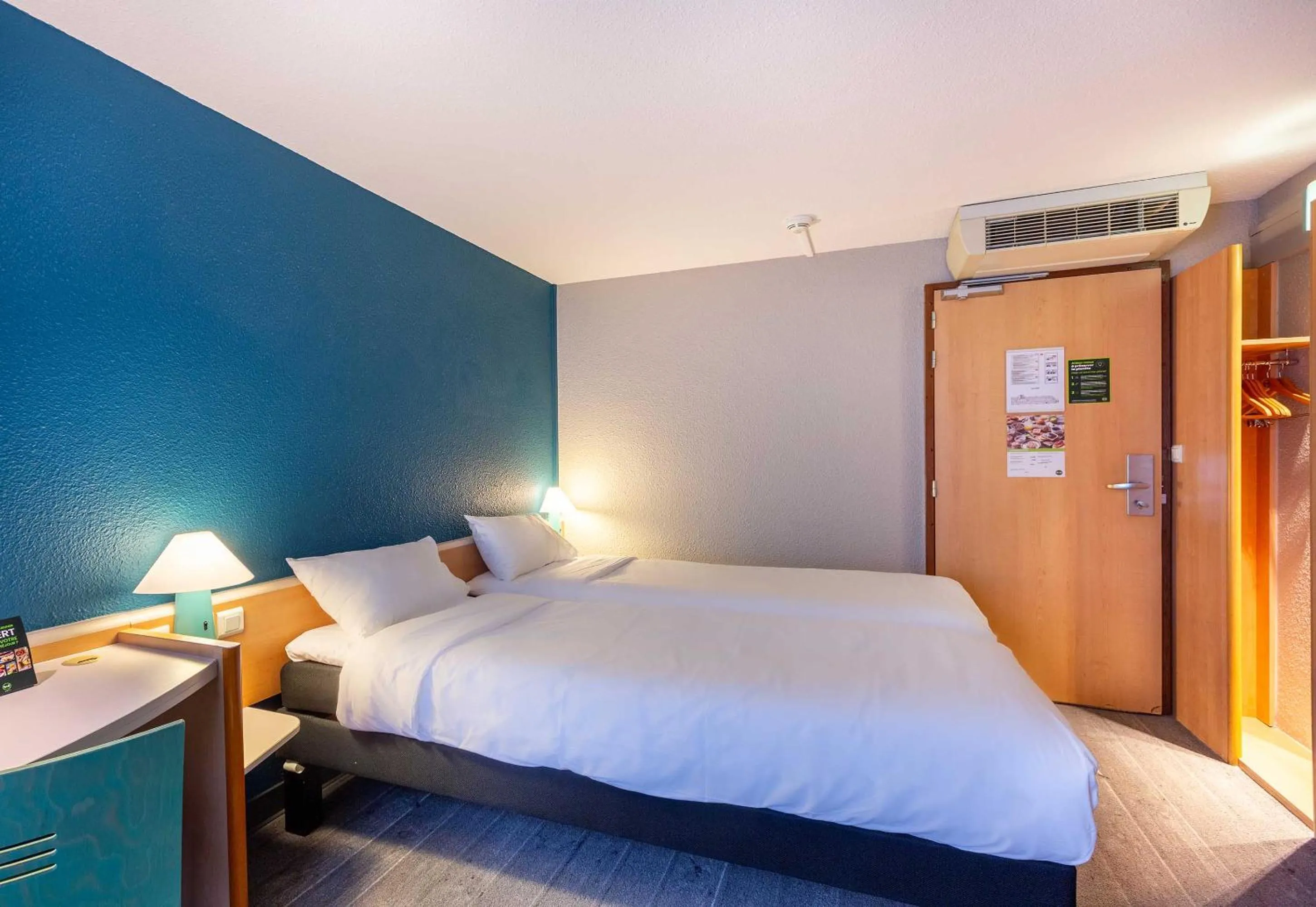 Bed in B&B HOTEL Orléans Centre Foch