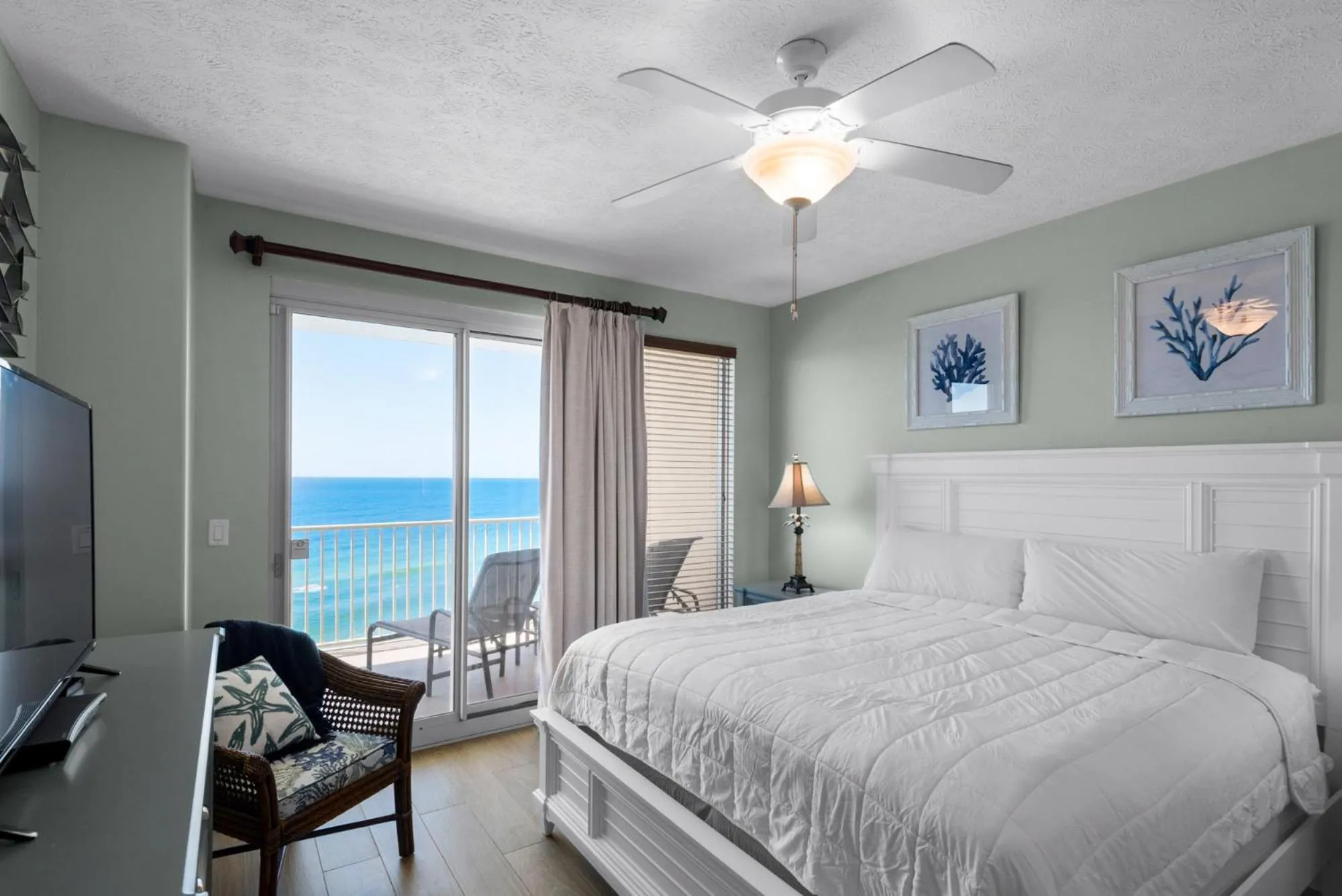 Bed in Treasure Island 1003