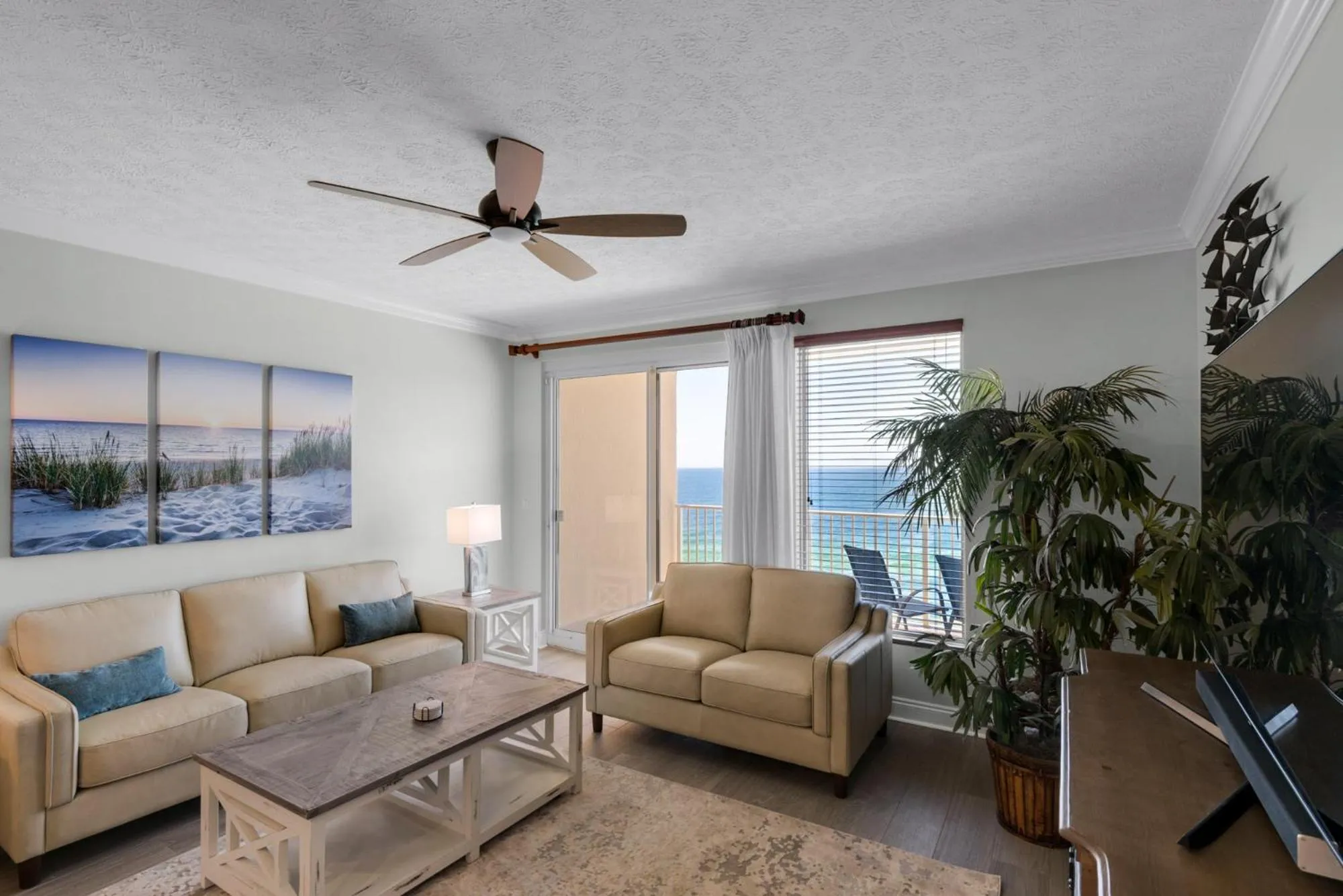 Living room in Treasure Island 1003