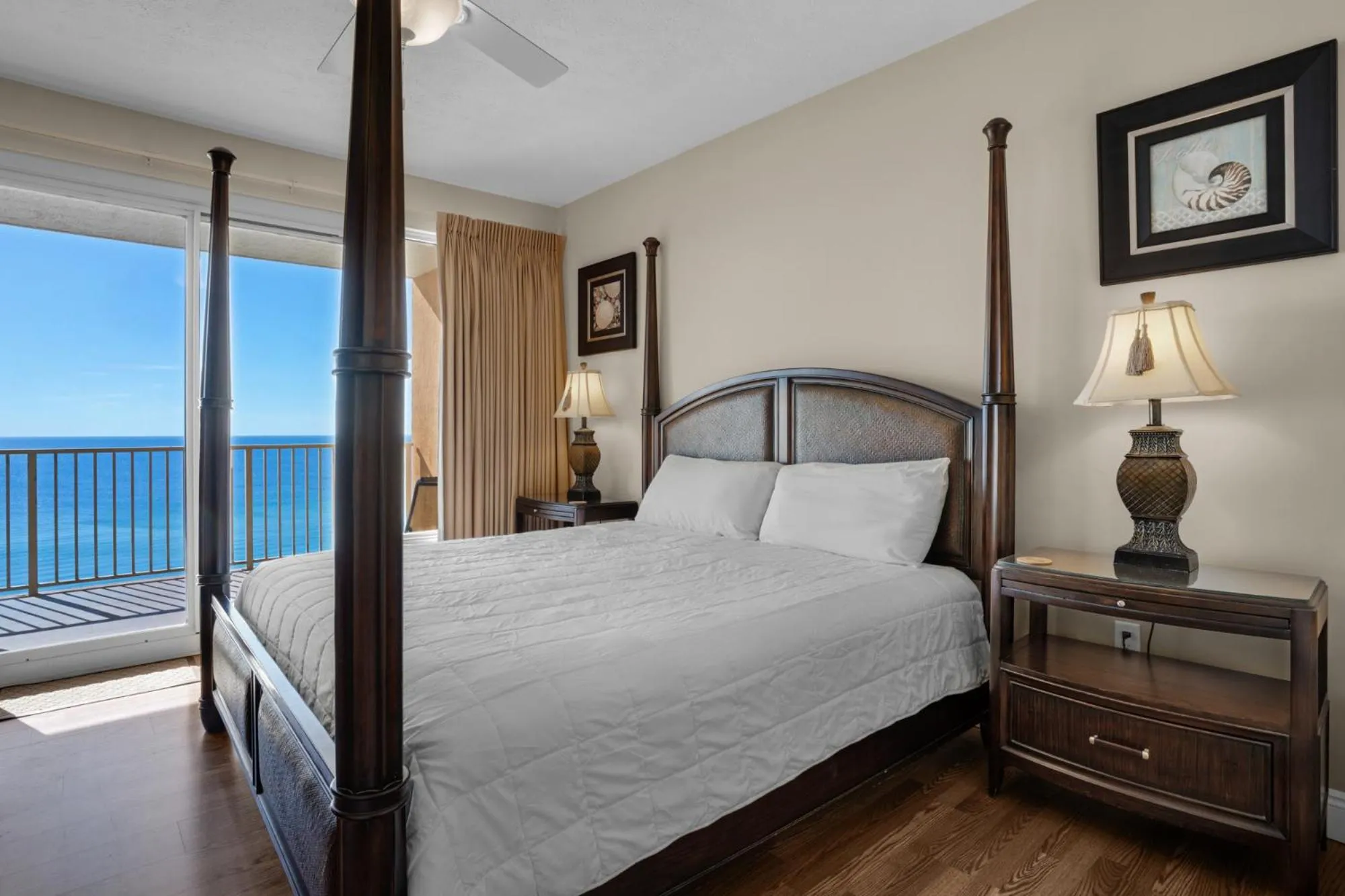 Photo of the whole room, Bed in Treasure Island 1007