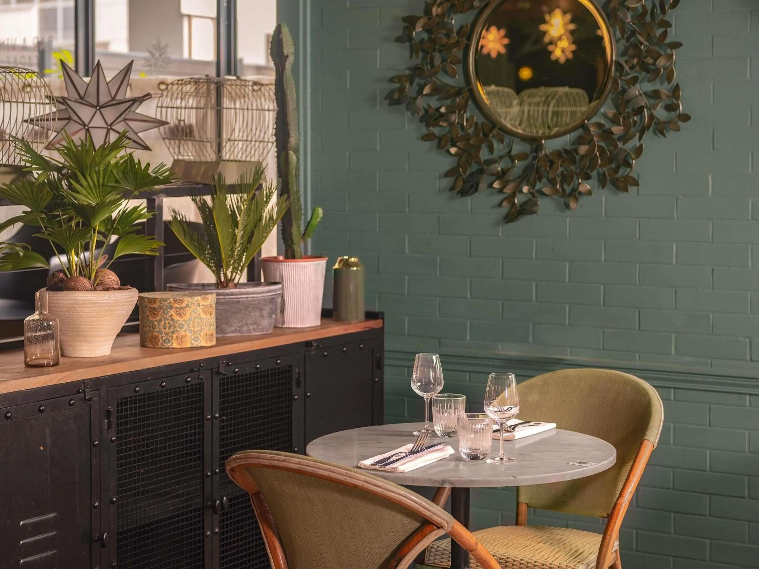 Restaurant/places to eat in ibis Paris Bastille Opera