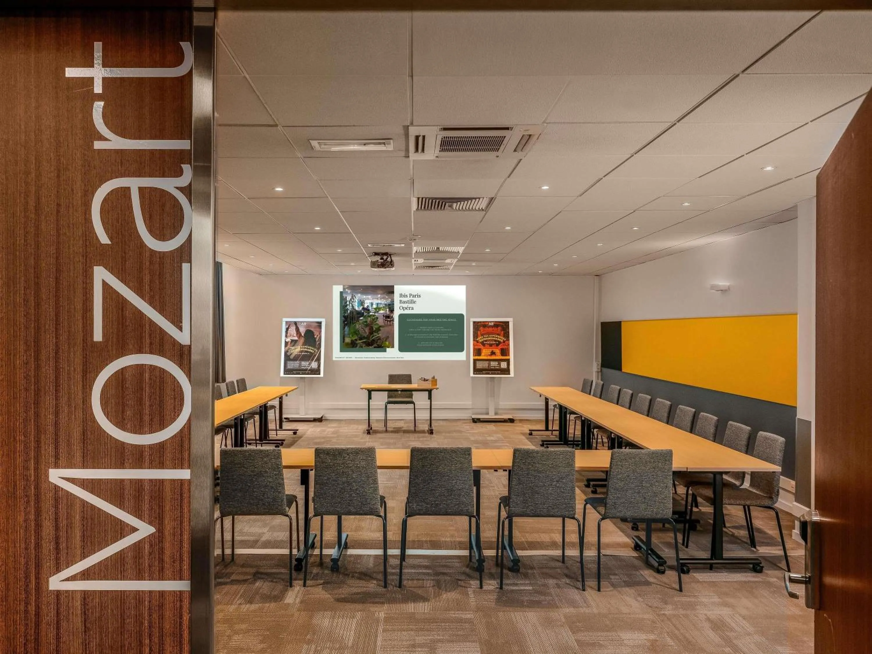 Meeting/conference room in ibis Paris Bastille Opera