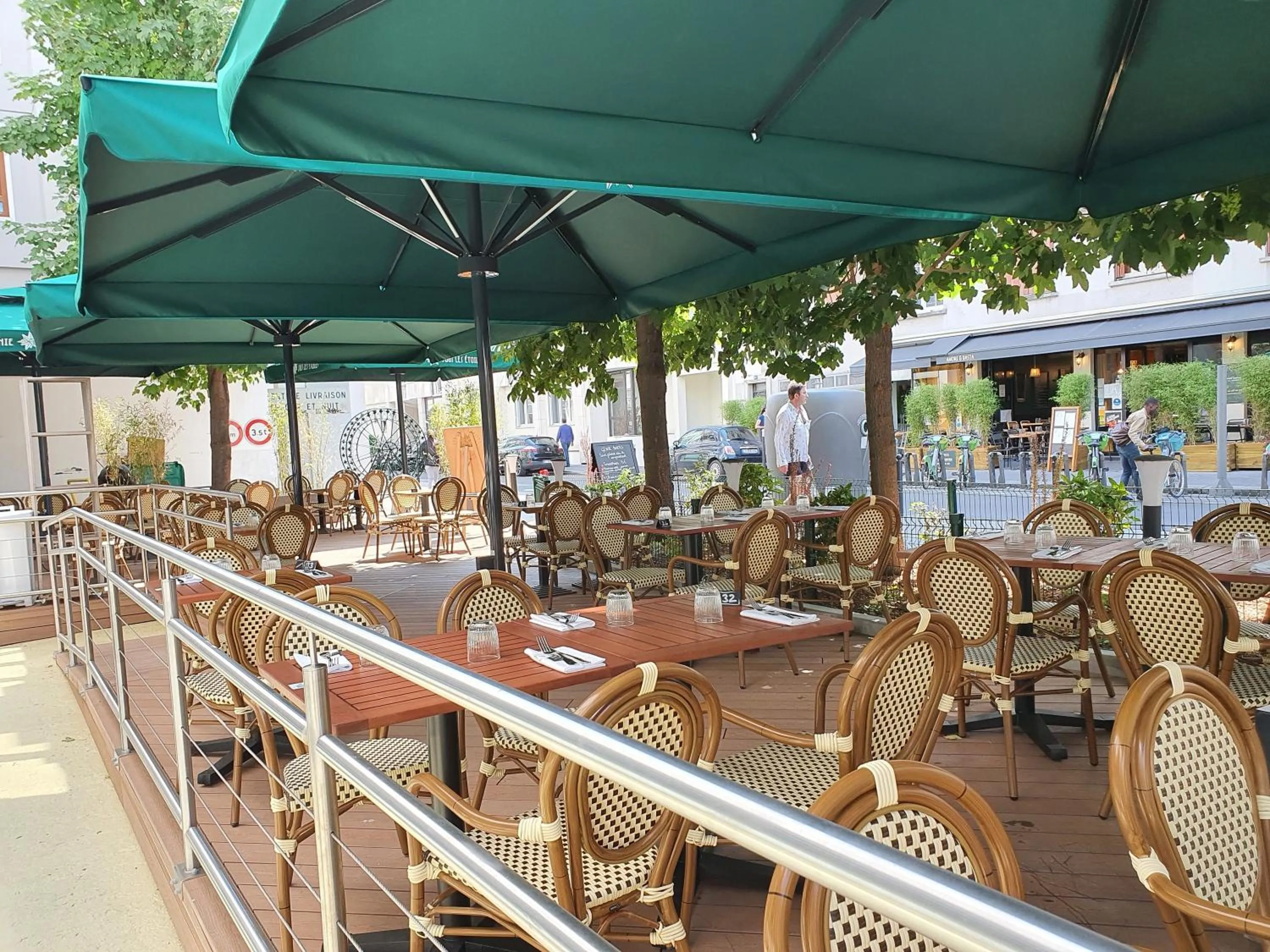 Restaurant/places to eat in ibis Paris Bastille Opera