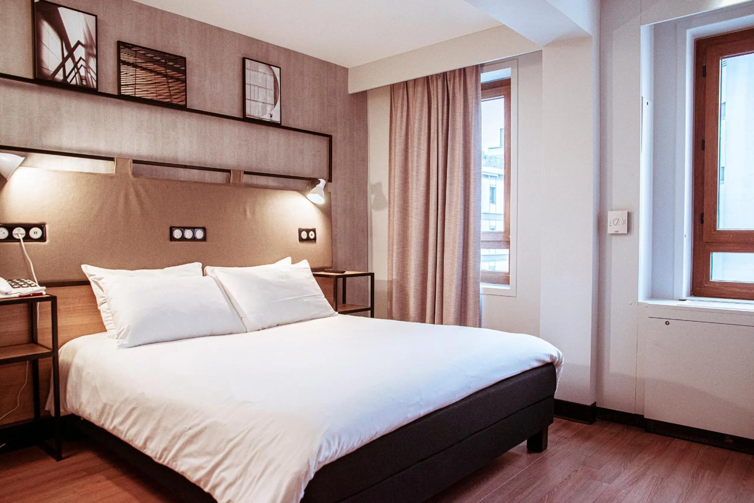 Photo of the whole room, Bed in ibis Paris Bastille Opera