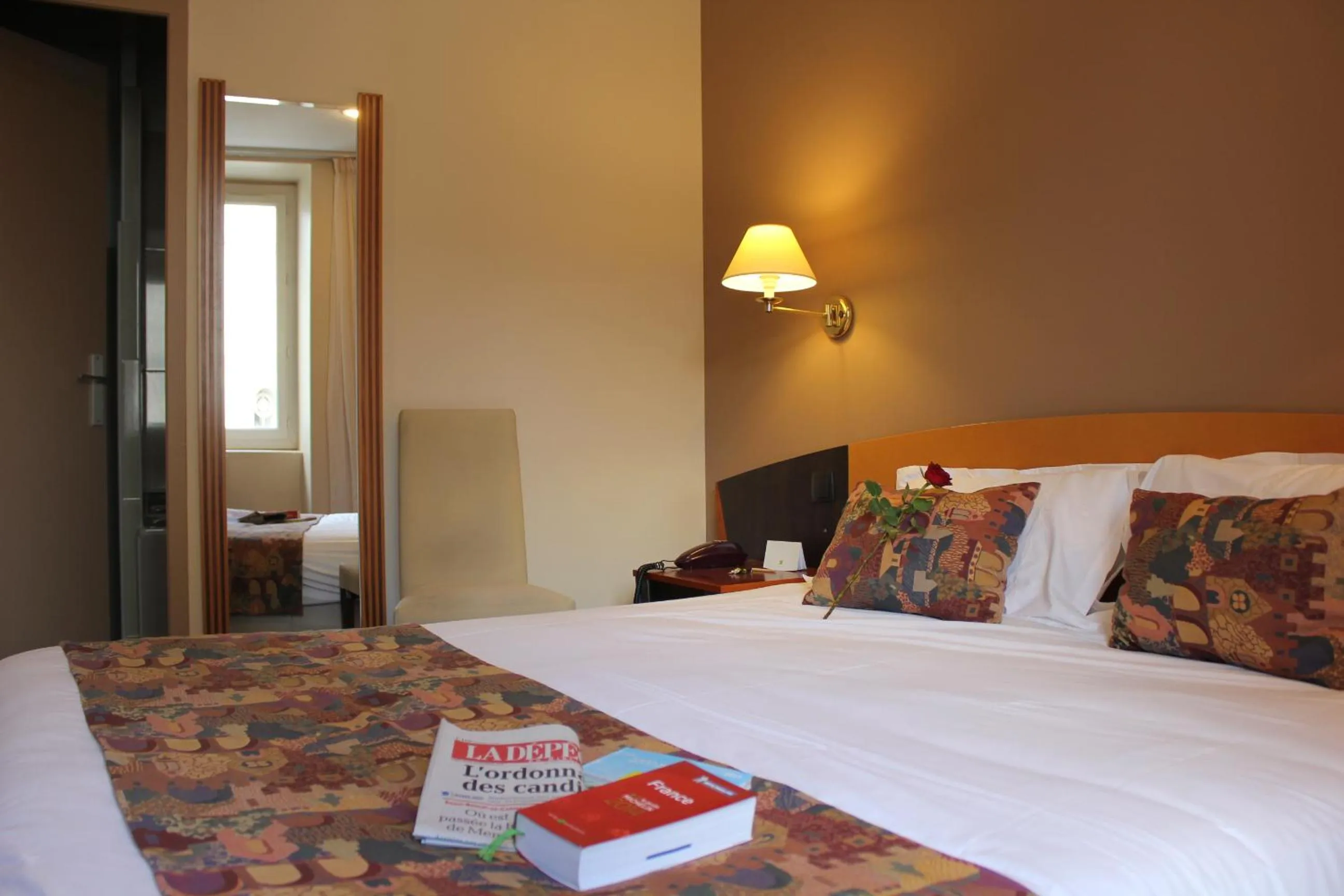 Photo of the whole room, Bed in Logis Le Relais de Fusies