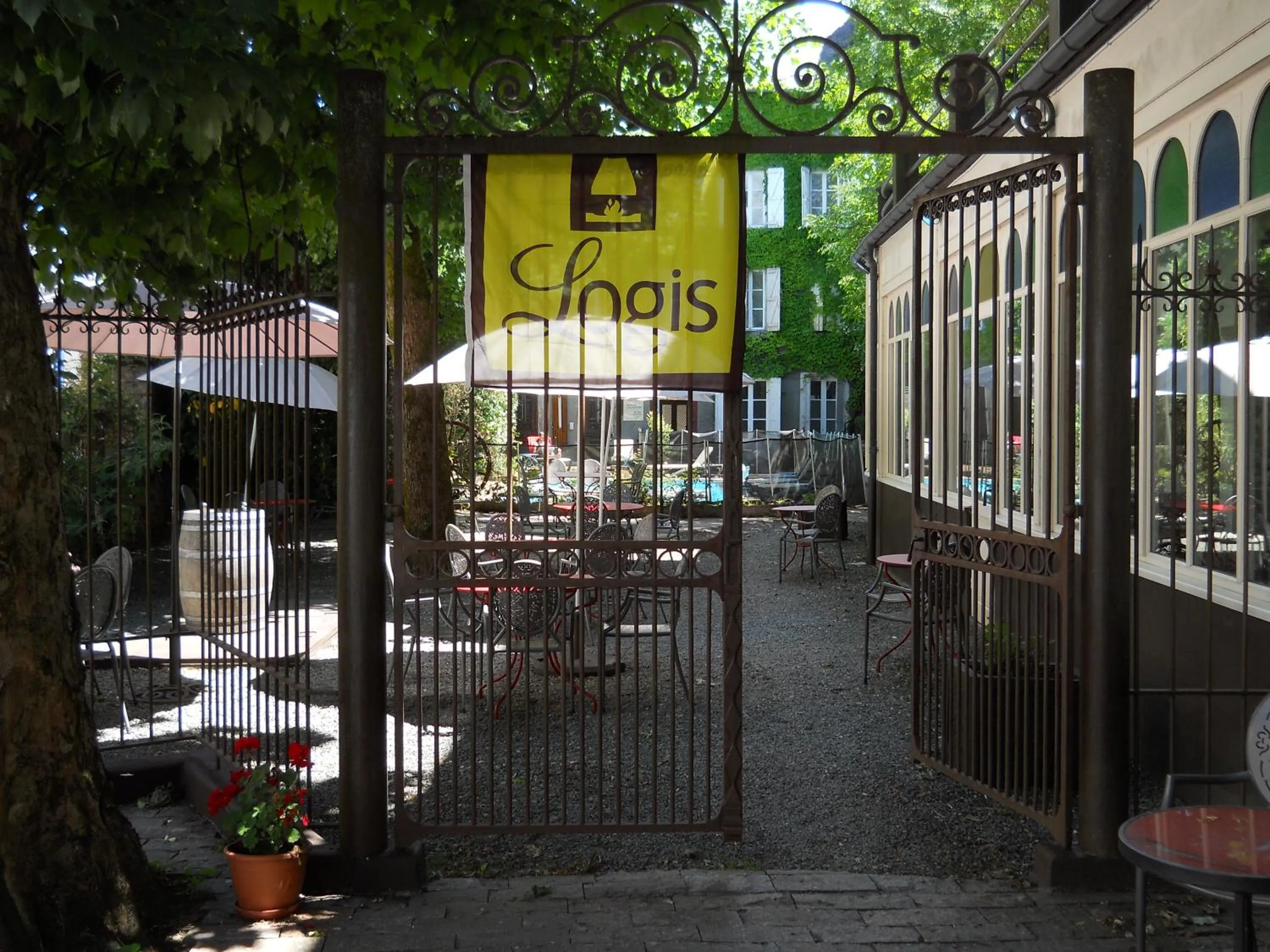 Facade/entrance in Logis Le Relais de Fusies