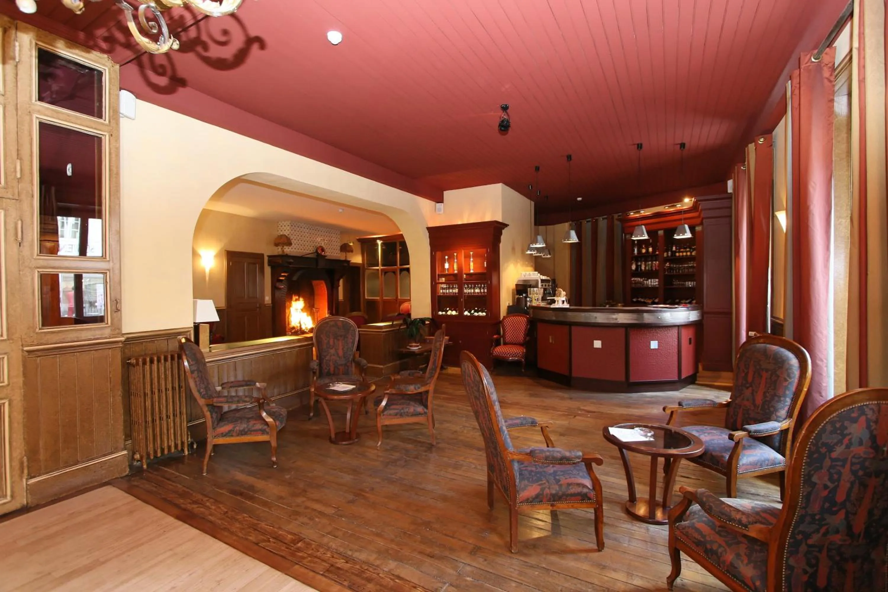 Lounge or bar in Logis Le Relais de Fusies