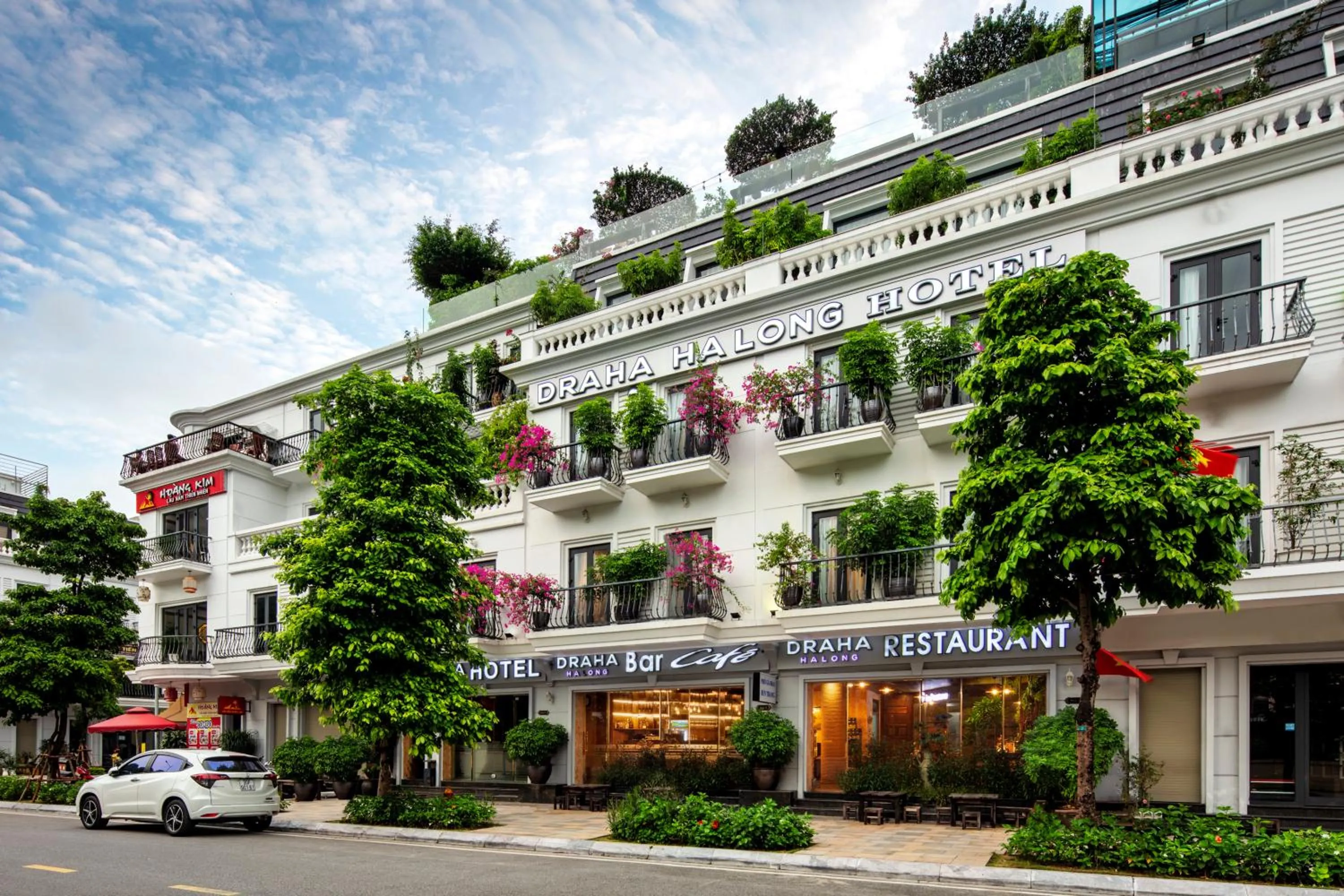 Day in Draha Halong Hotel - Serenity, Charm and Nature - Preferred by Western Travelers