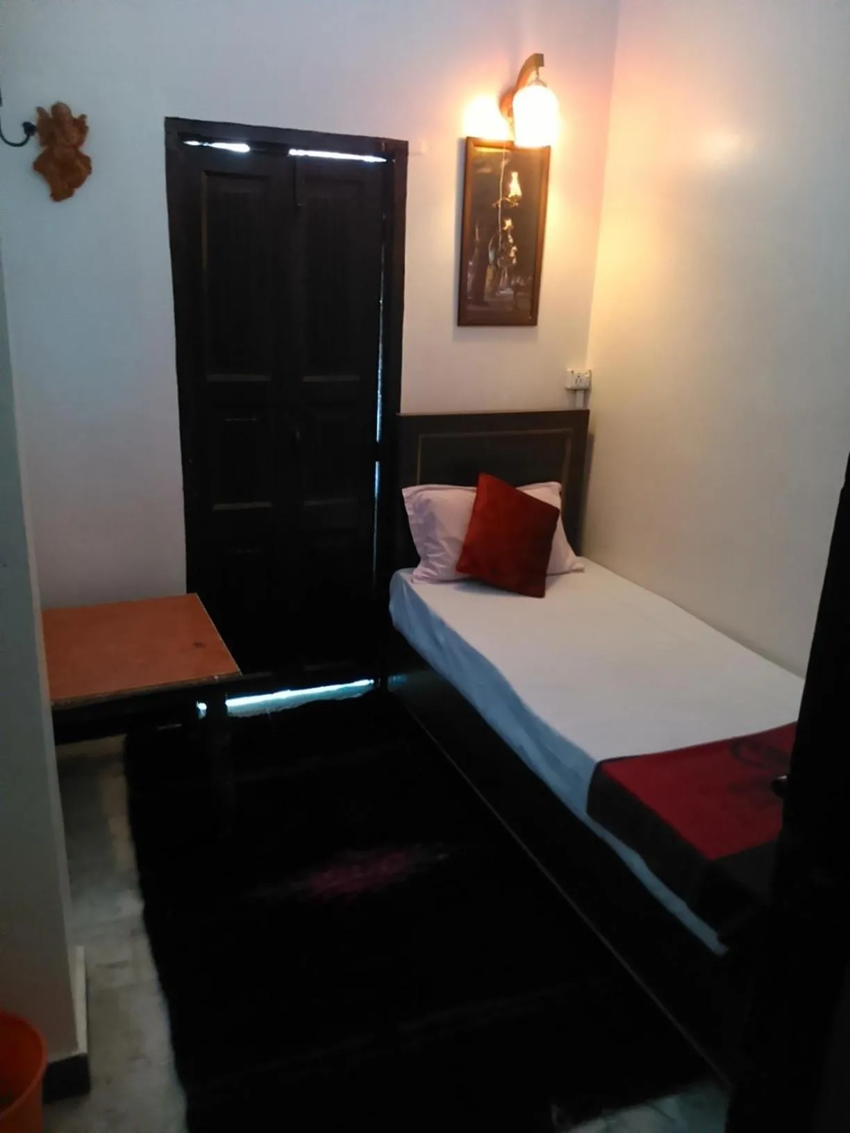 Photo of the whole room, Bed in Shiva Guest House