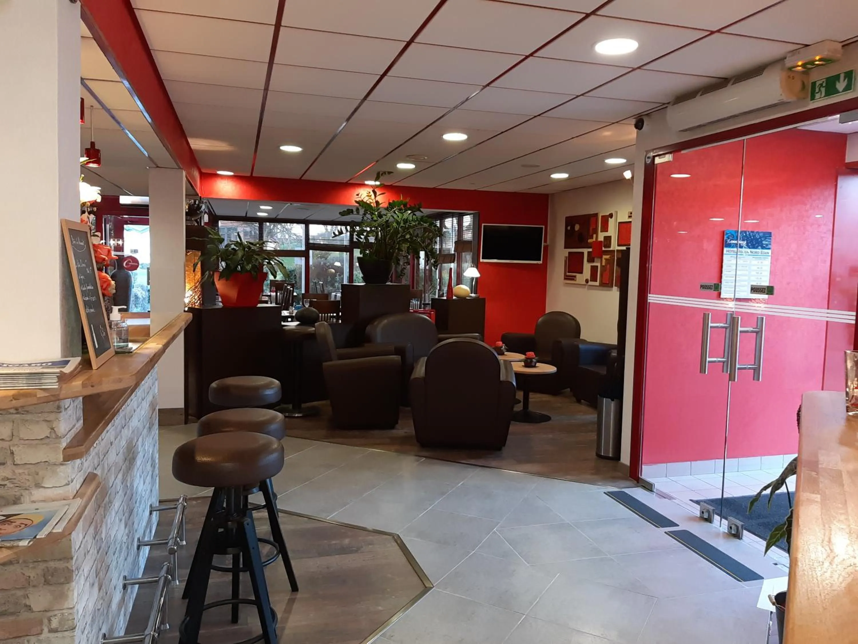 Lobby or reception in The Originals City, Hôtel Éden, Rouen Nord