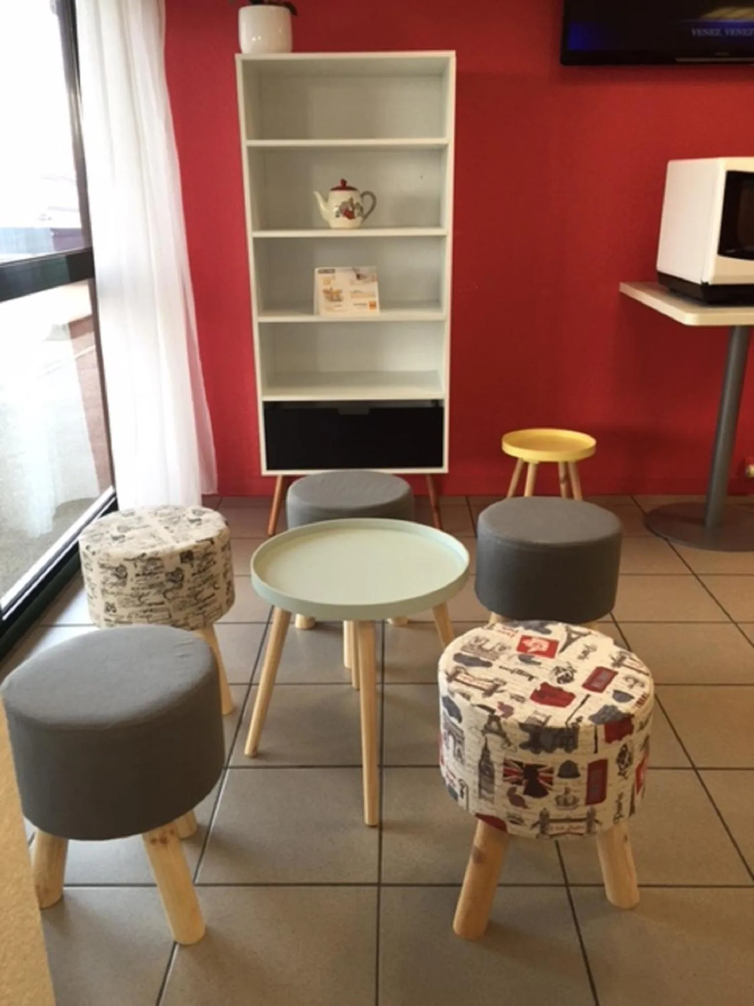 Seating area in Première Classe Boulogne sur Mer