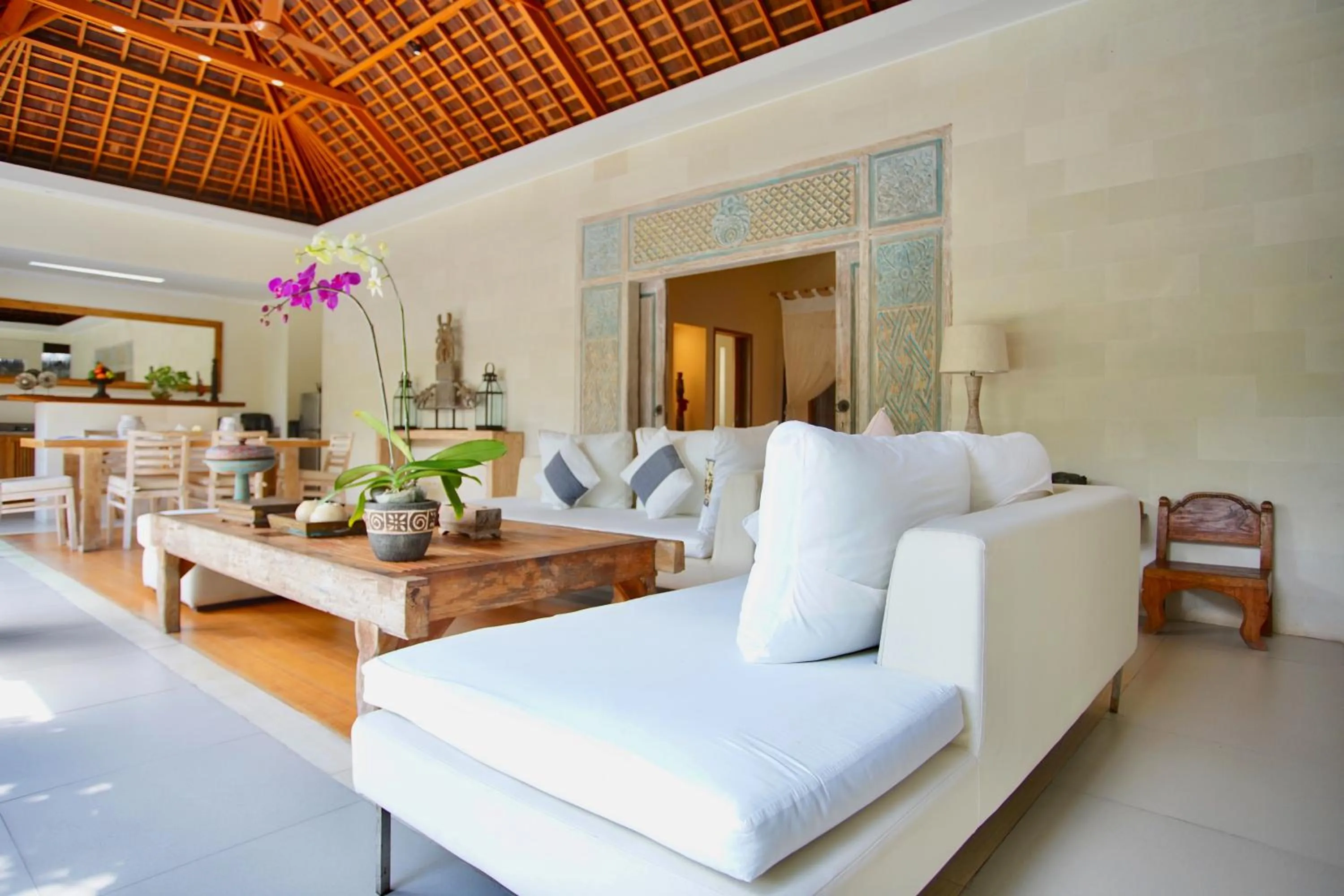 Living room, Bed in Villa Bali Asri Batubelig