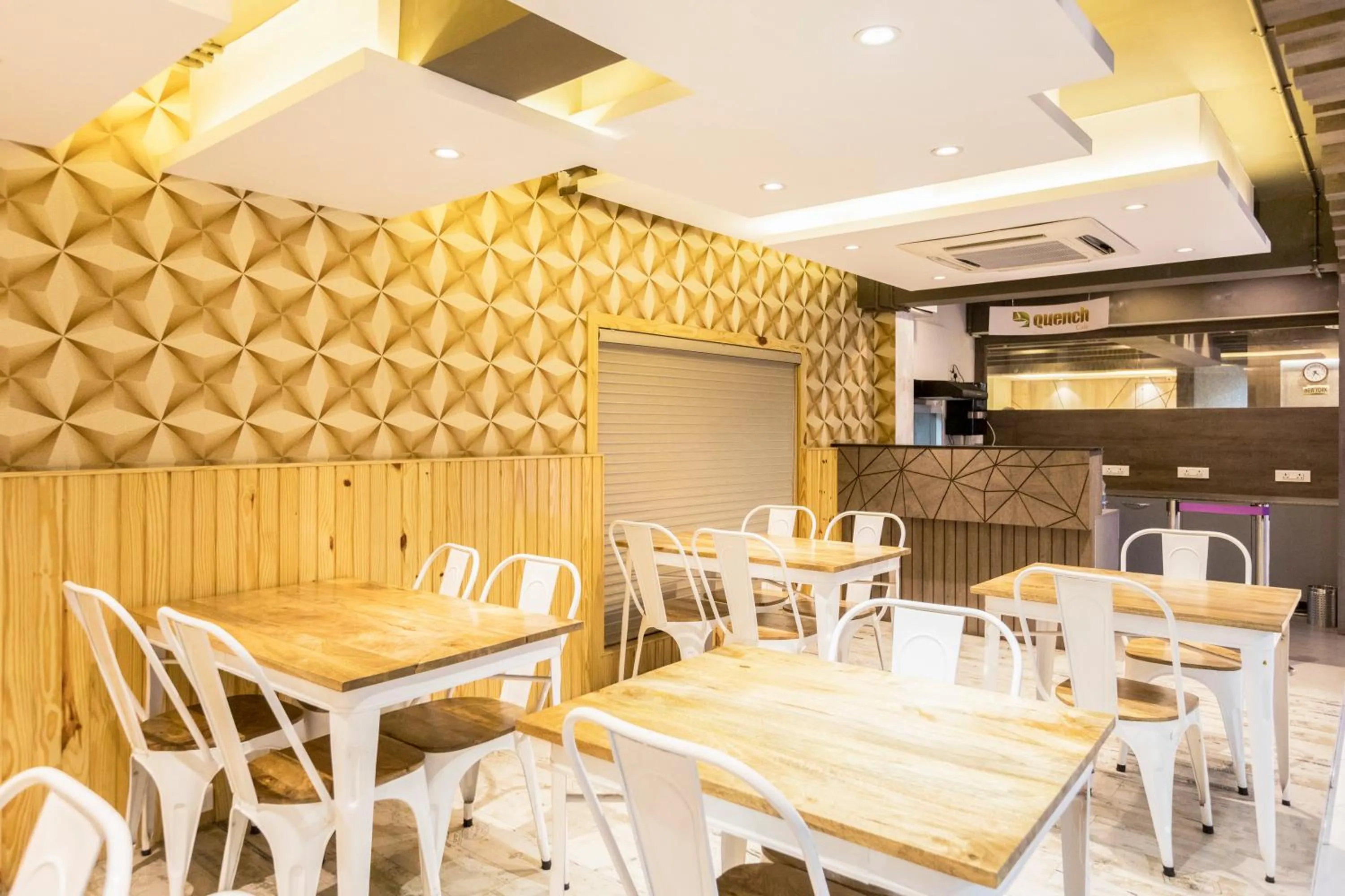 Restaurant/places to eat in LYNQ-CICO