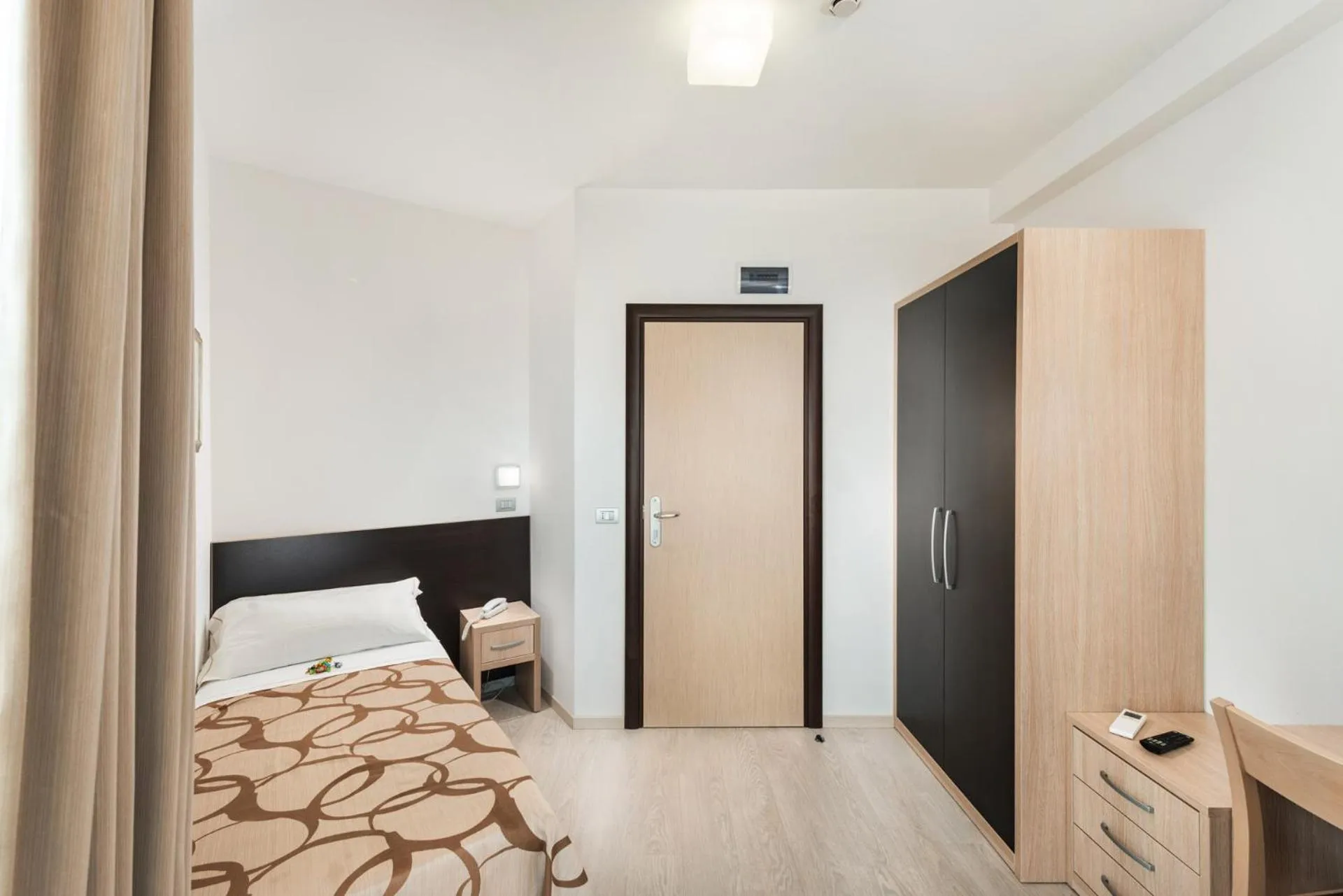 Photo of the whole room, Bed in Hotel Fenix