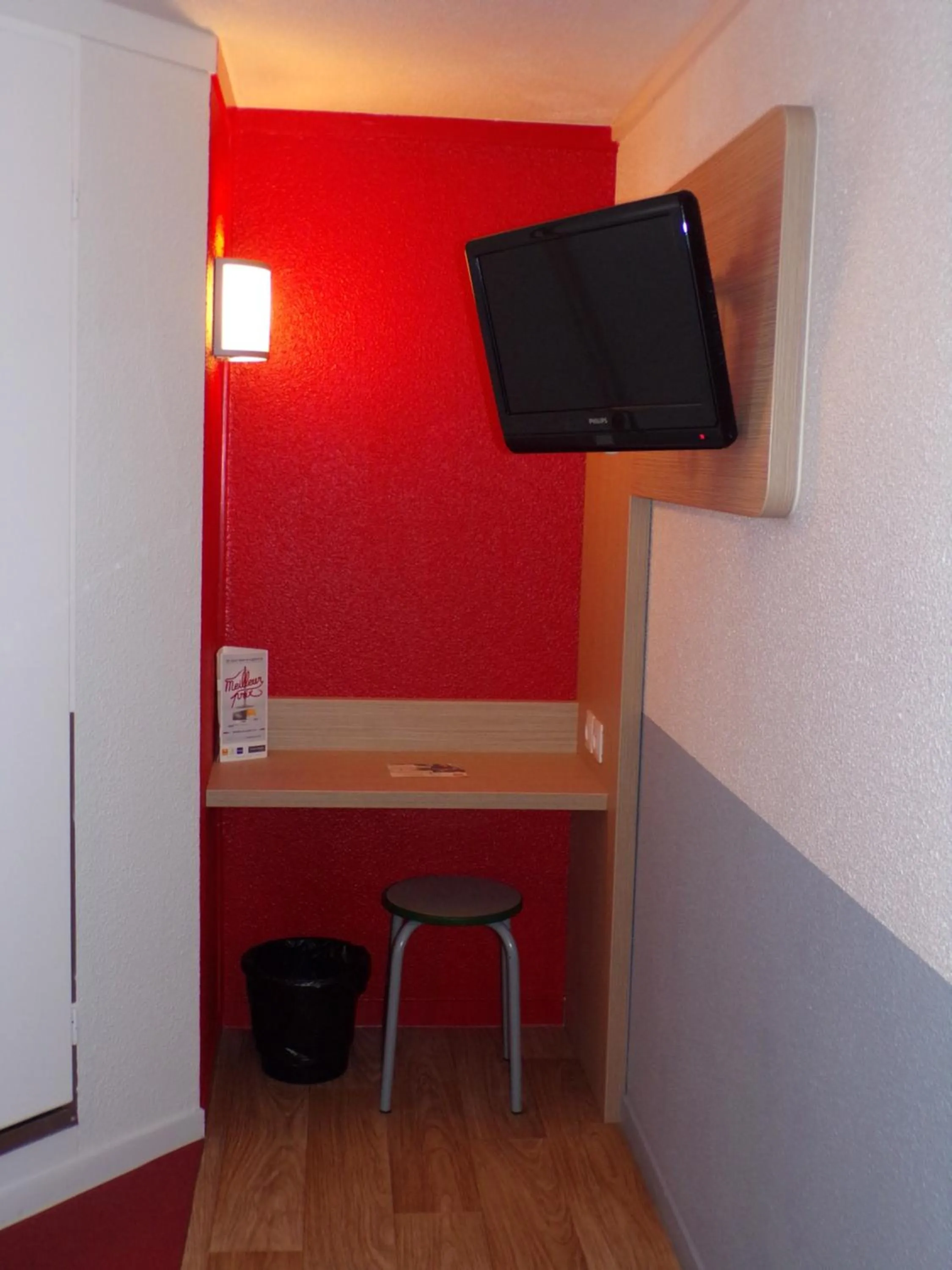 TV and multimedia in Premiere Classe Cambrai Proville