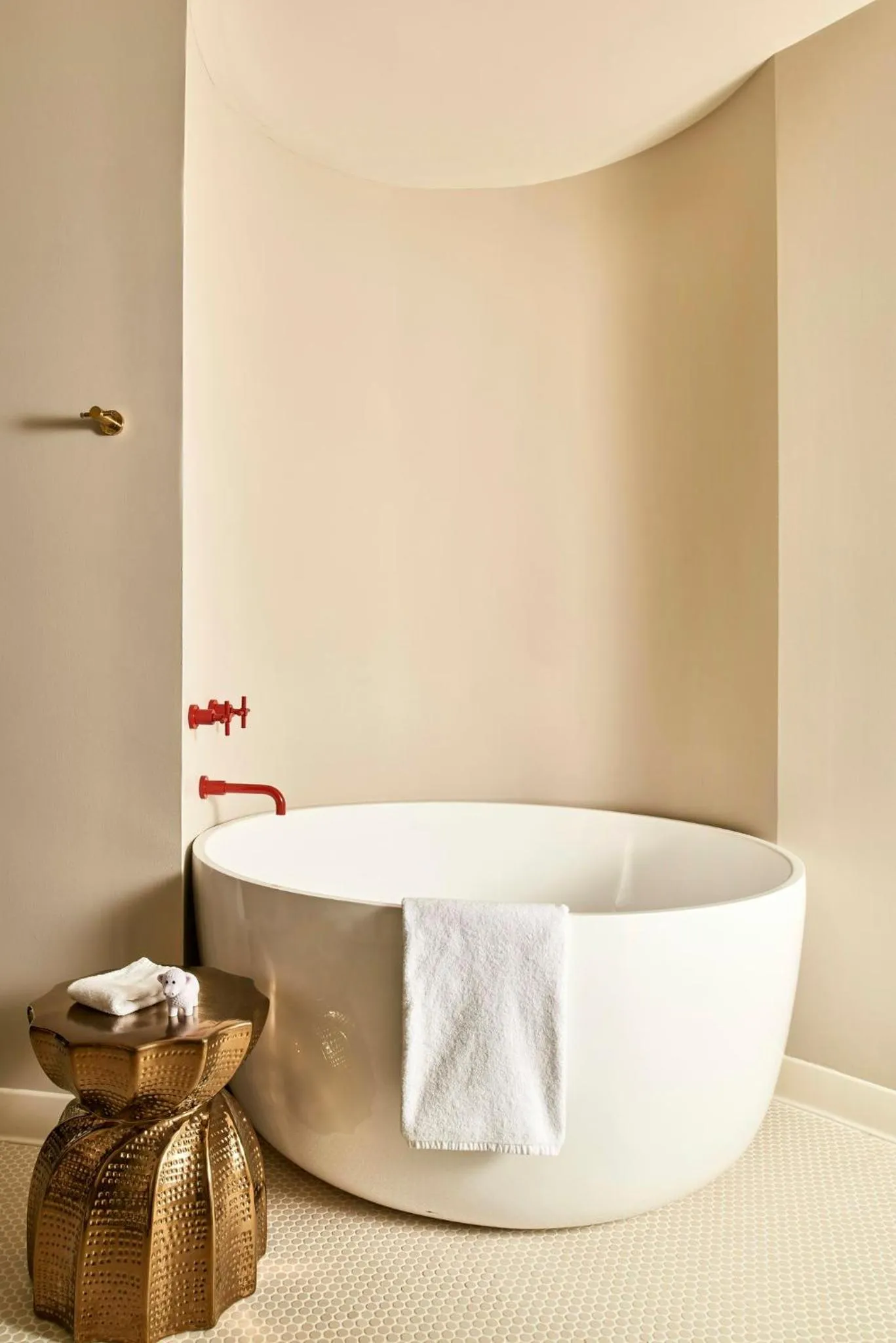 Photo of the whole room in Virgin Hotels Dallas