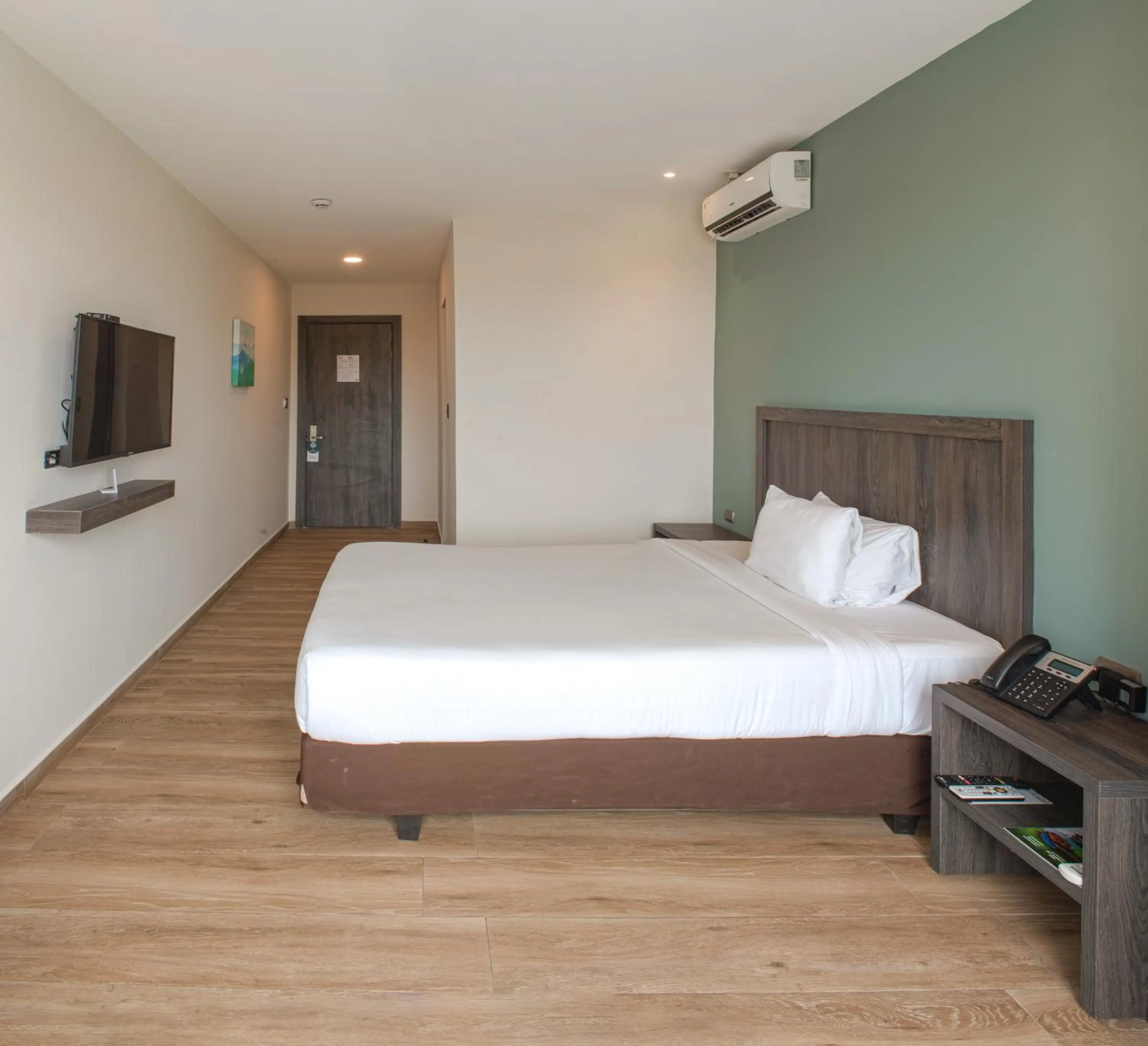 Photo of the whole room, Bed in REEC Machala by Oro Verde Hotels