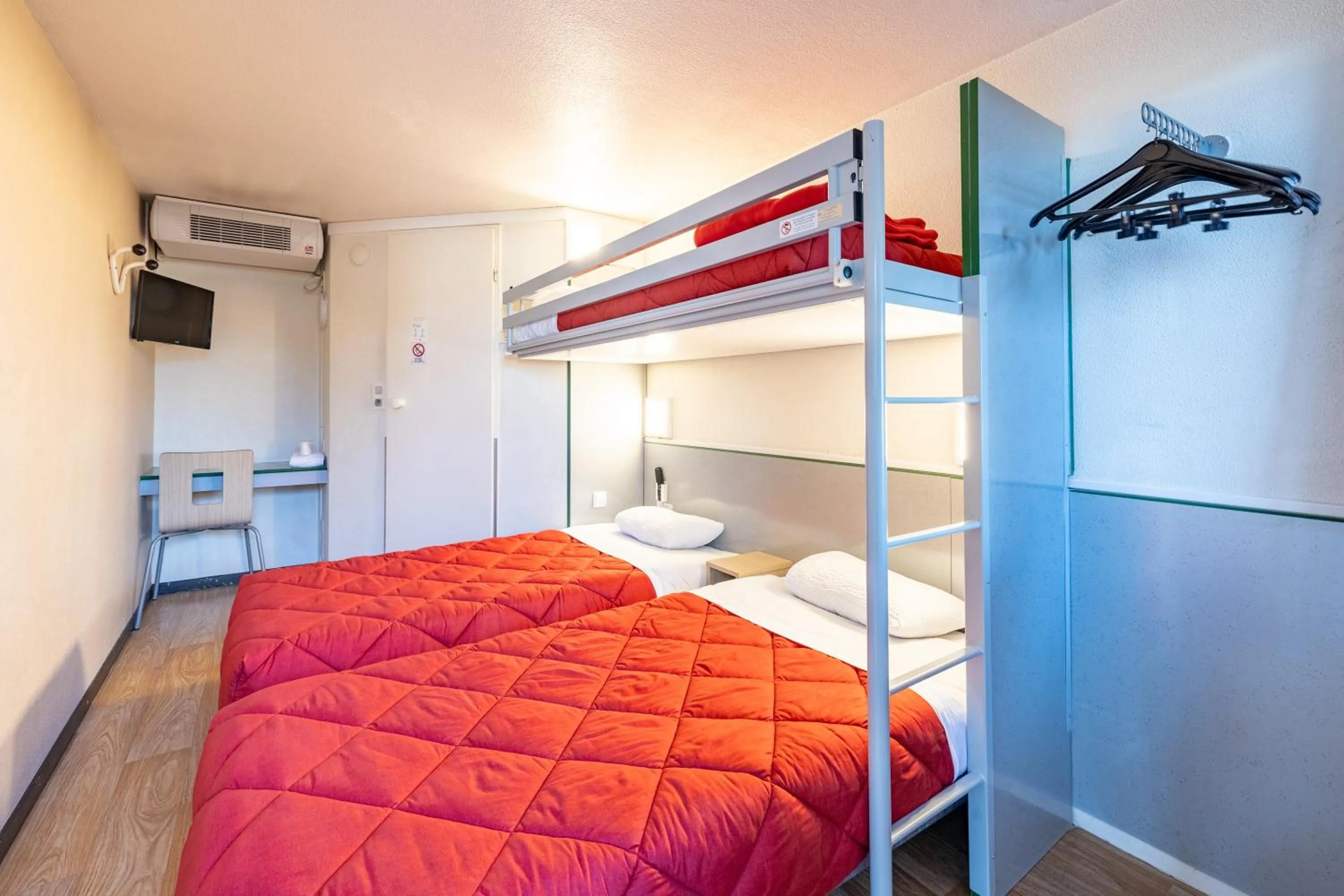 Bed in Premiere Classe Angers Beaucouzé