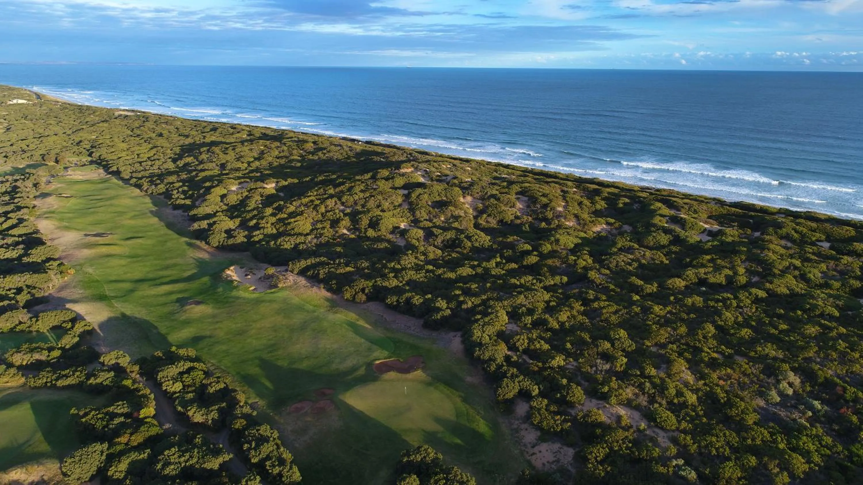 Golfcourse in 13th Beach Golf Lodges