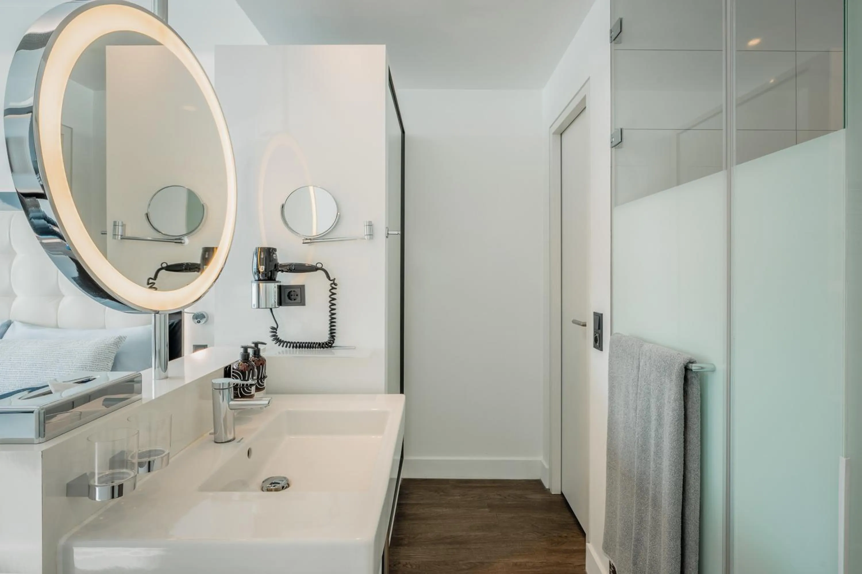 Bathroom in INNSiDE by Meliá Düsseldorf Hafen