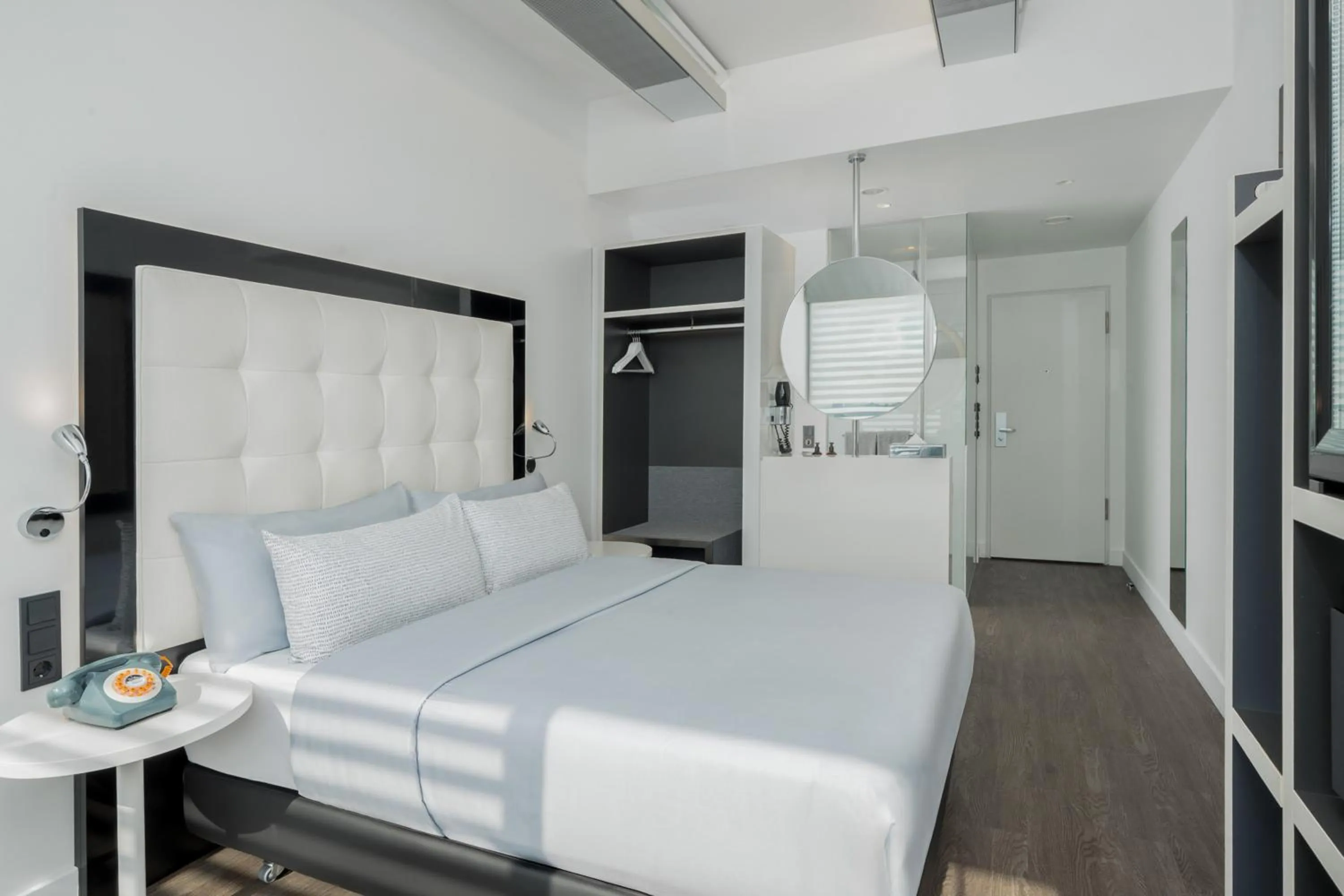 Bed in INNSiDE by Meliá Düsseldorf Hafen