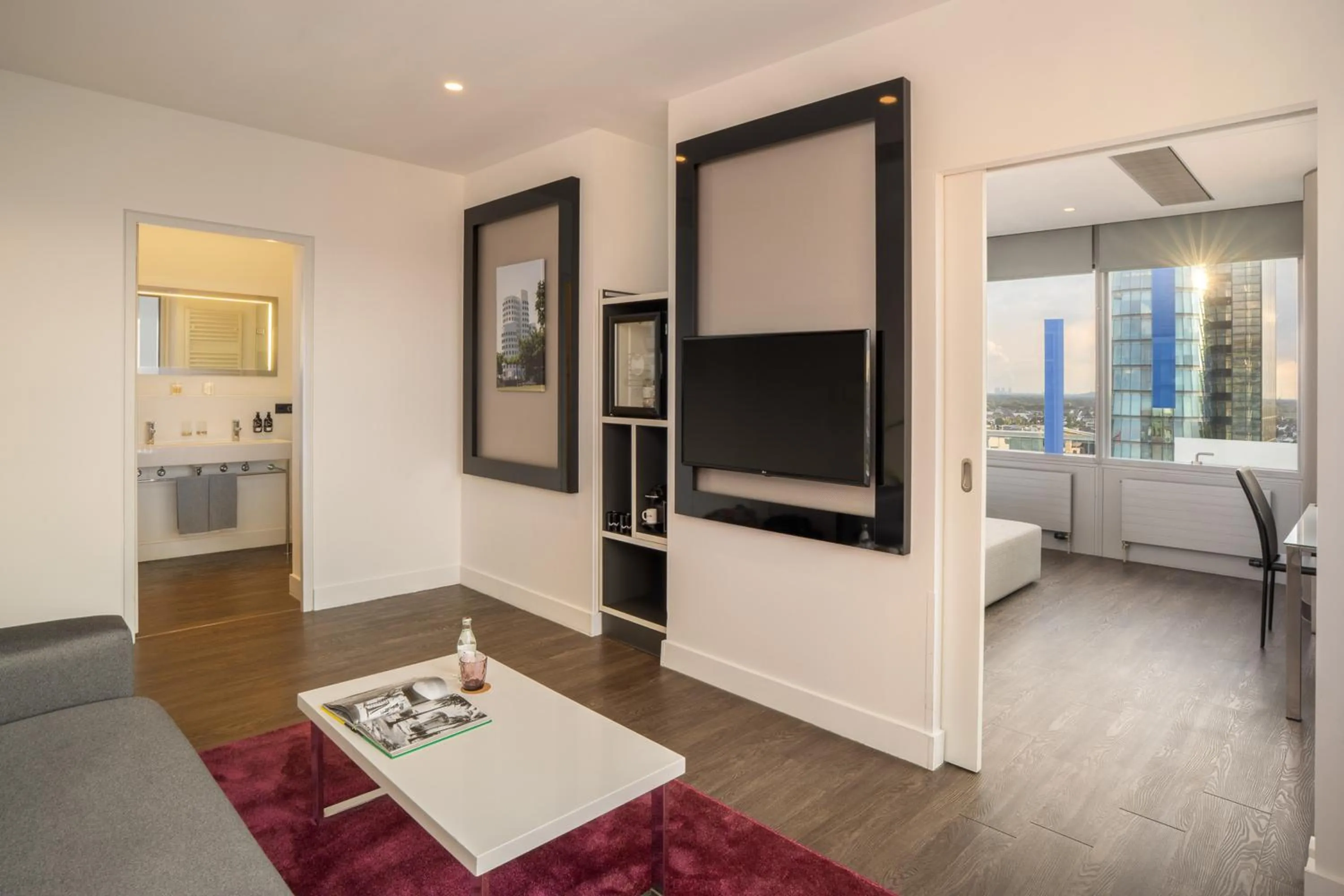 Living room, Bed in INNSiDE by Meliá Düsseldorf Hafen