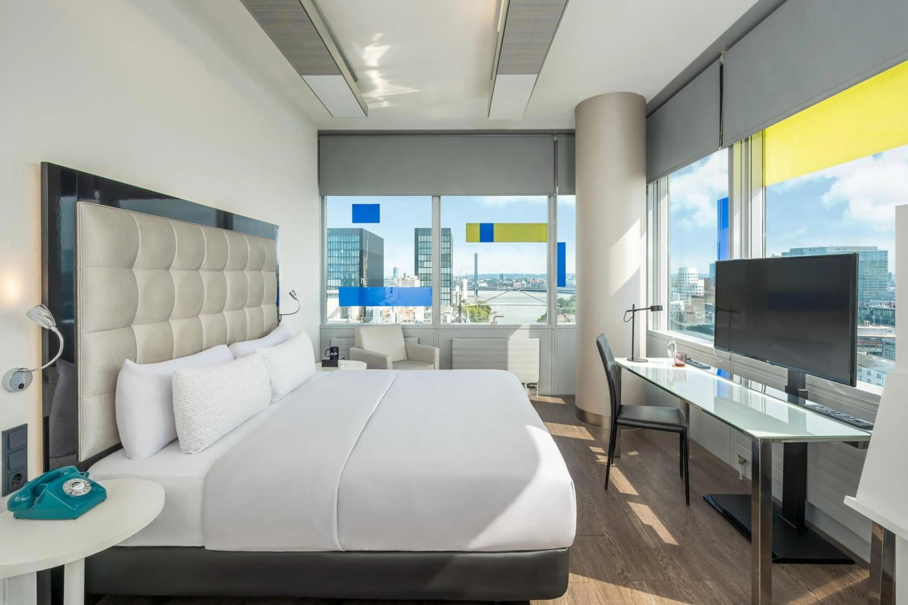 Bed in INNSiDE by Meliá Düsseldorf Hafen