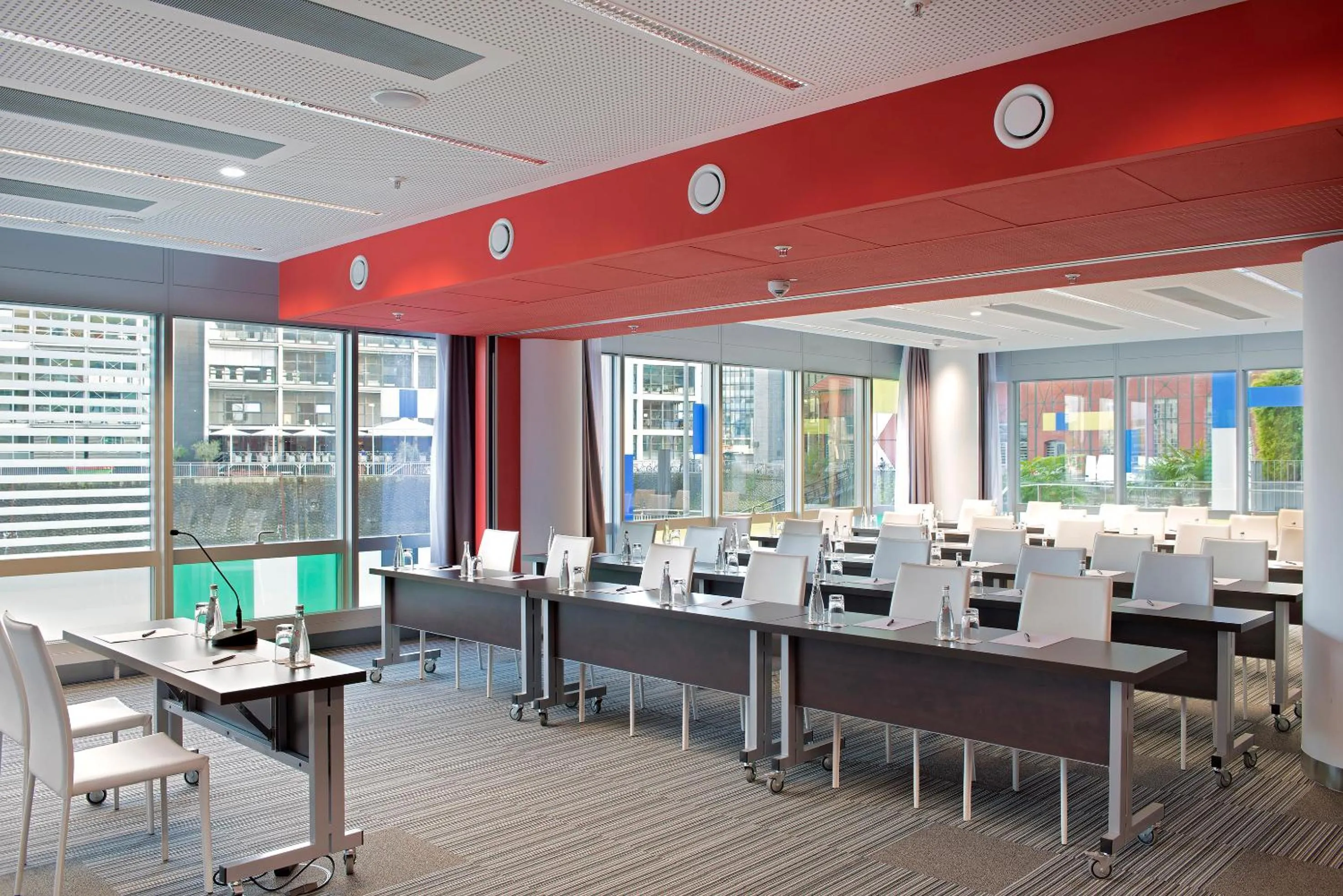 Meeting/conference room in INNSiDE by Meliá Düsseldorf Hafen