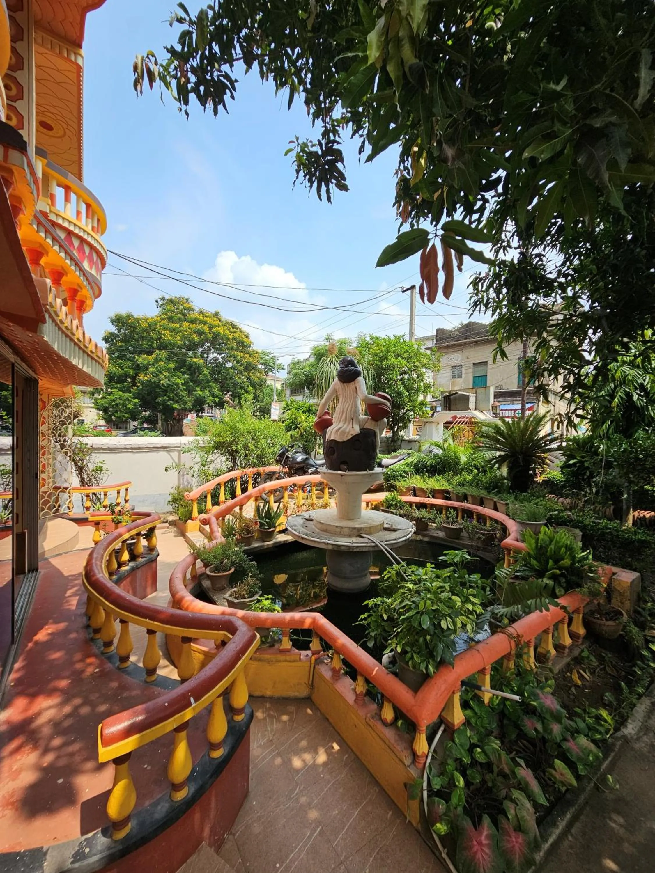 Garden in Monalisa Lodge