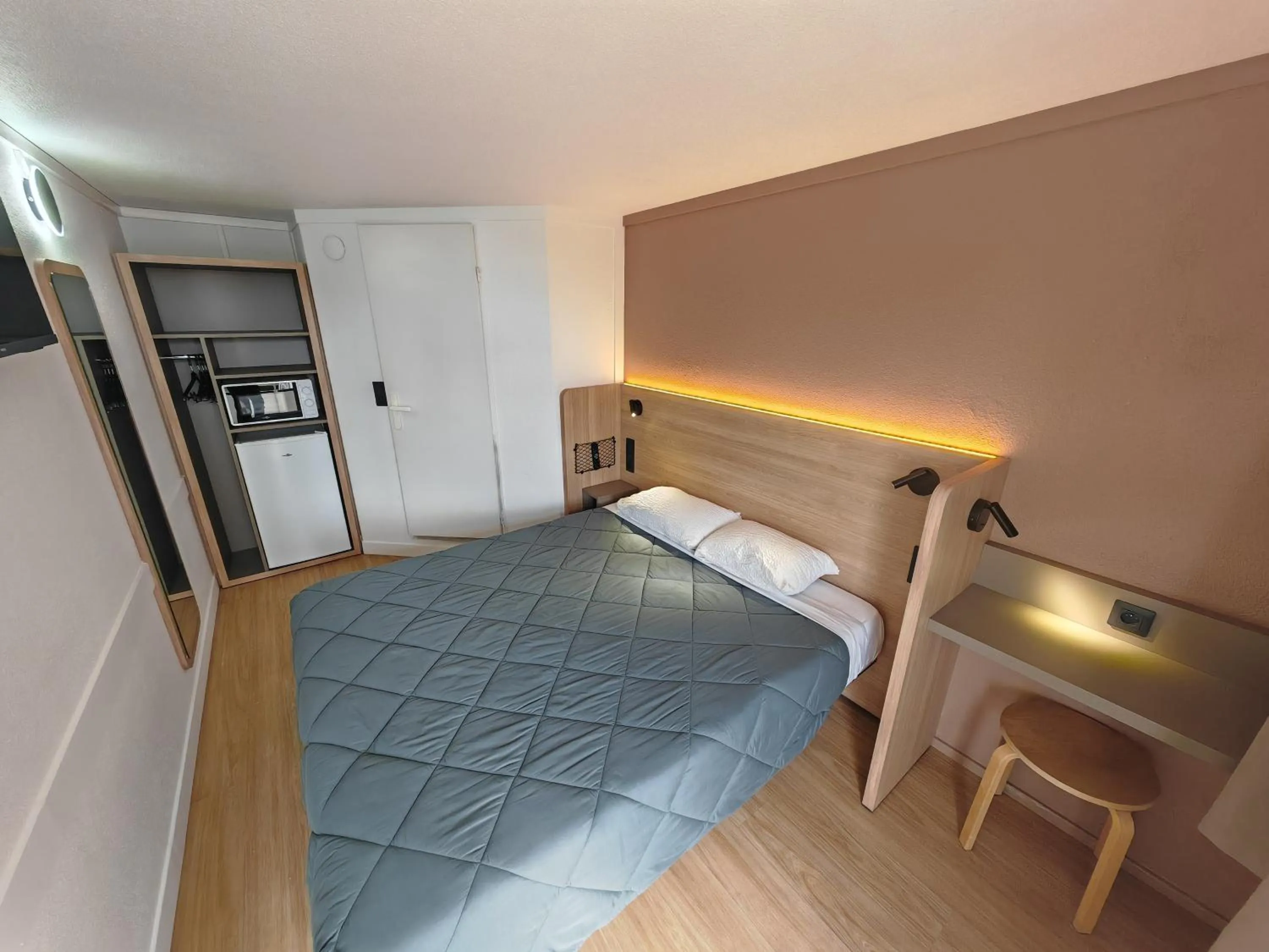 Bed in Premiere Classe Lille Sud - Douai Cuincy