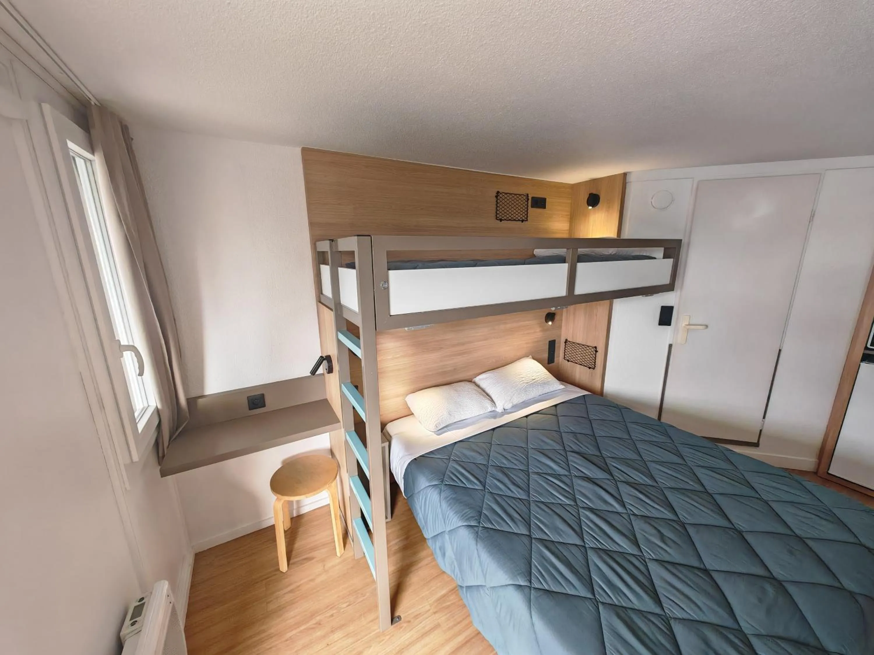 Photo of the whole room, Bed in Premiere Classe Lille Sud - Douai Cuincy