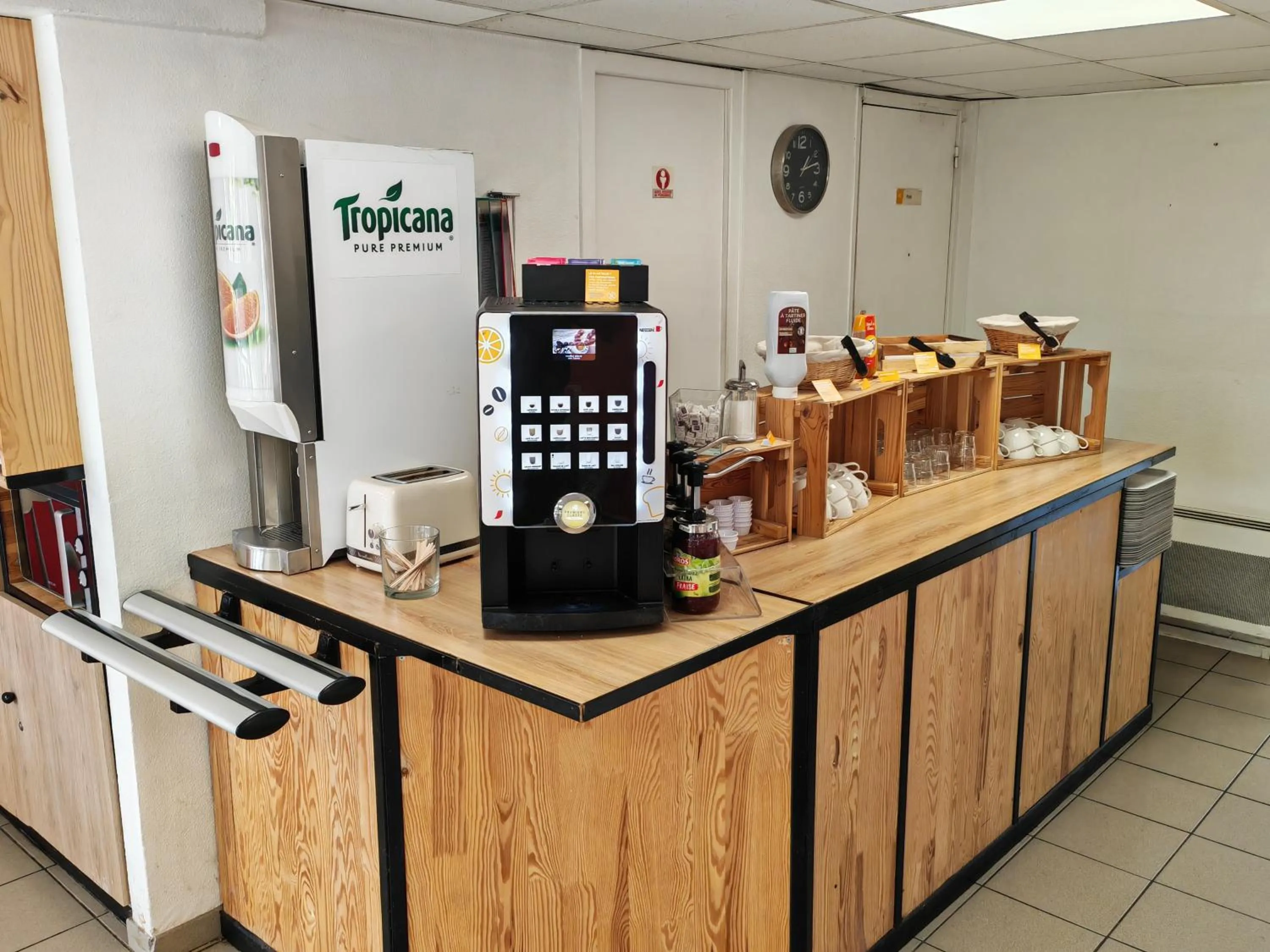 Coffee/tea facilities in Premiere Classe Lille Sud - Douai Cuincy