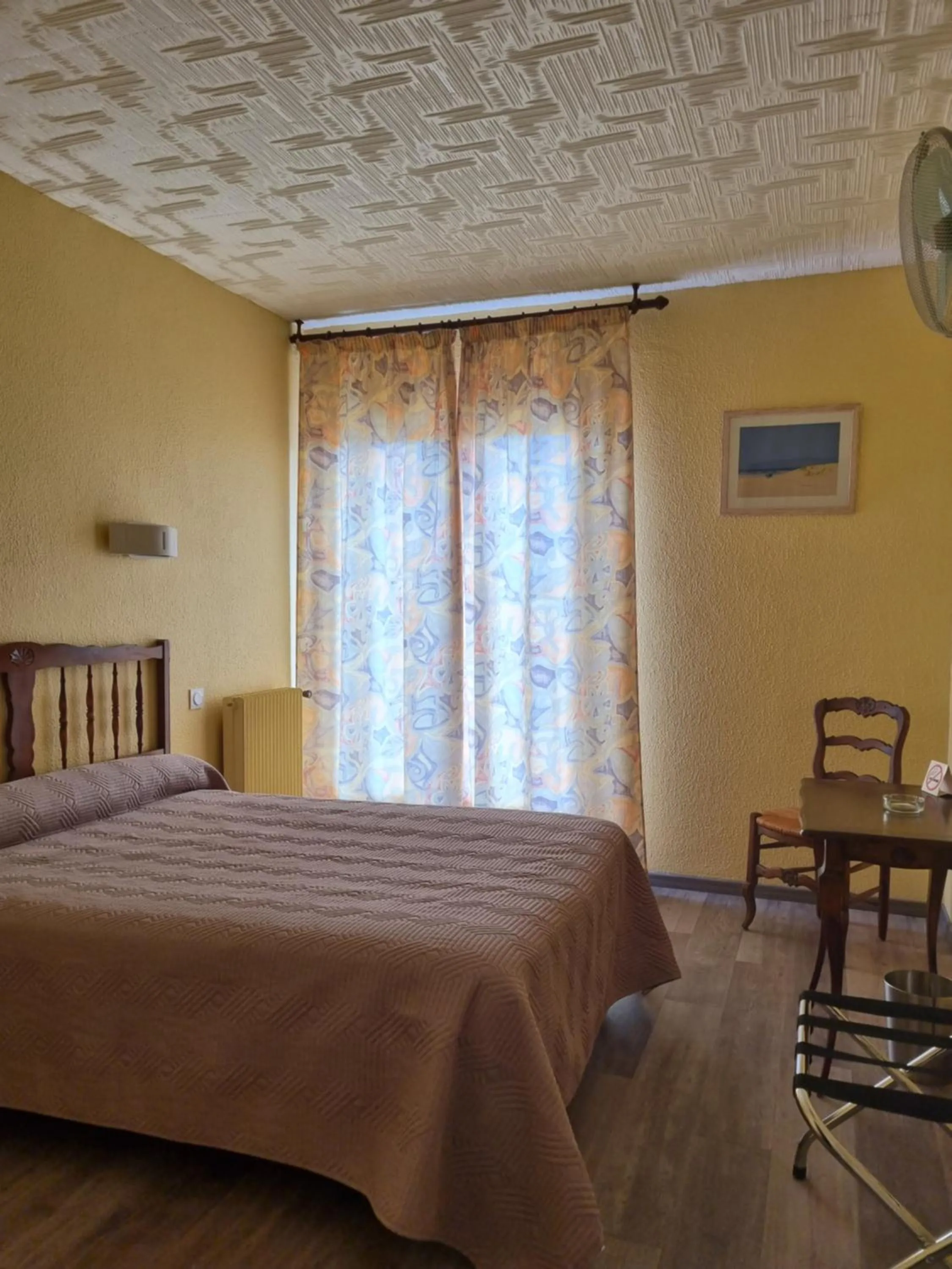 Bedroom in Hôtel AMBEILLE