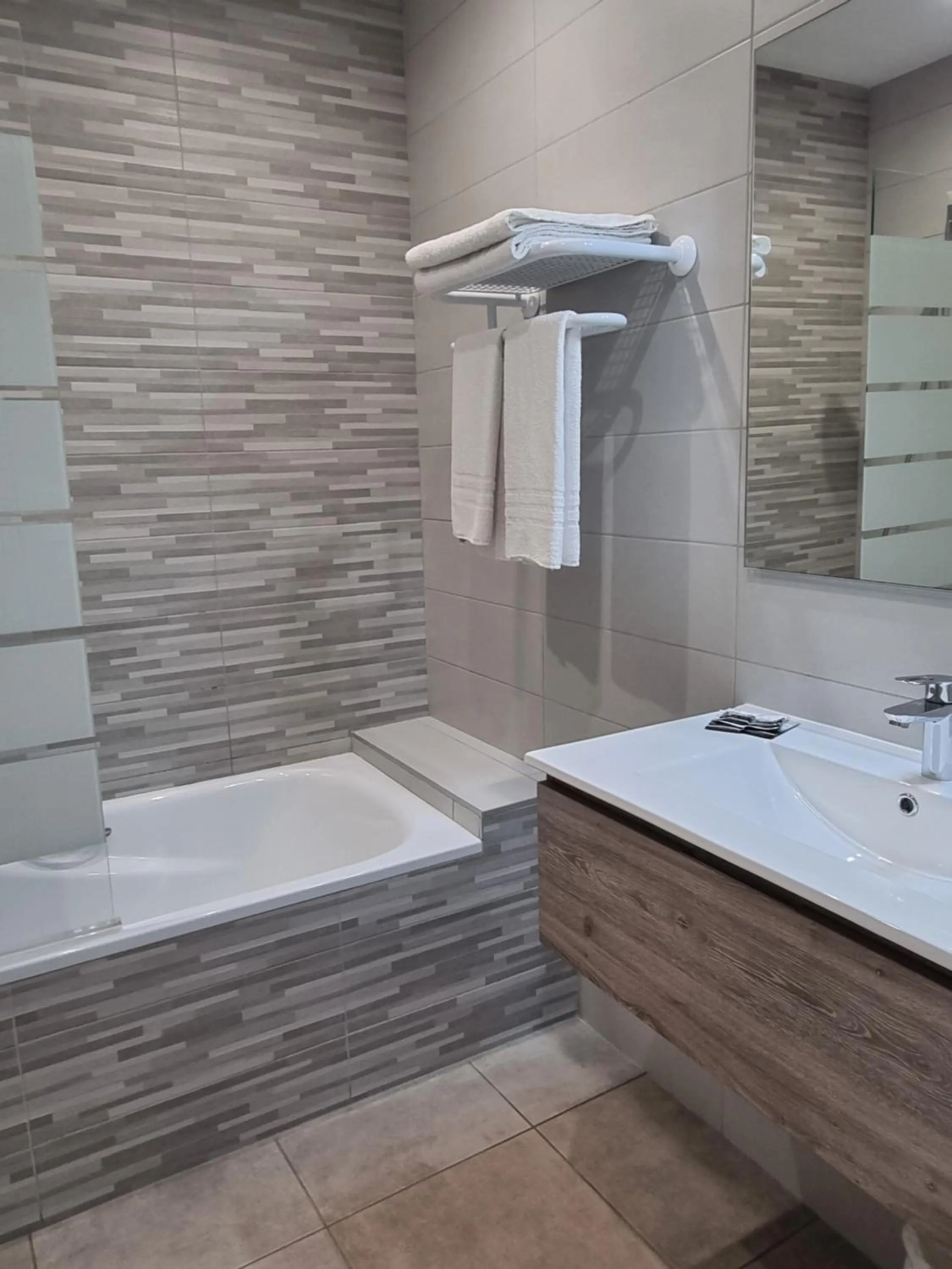 Bathroom in Hôtel AMBEILLE