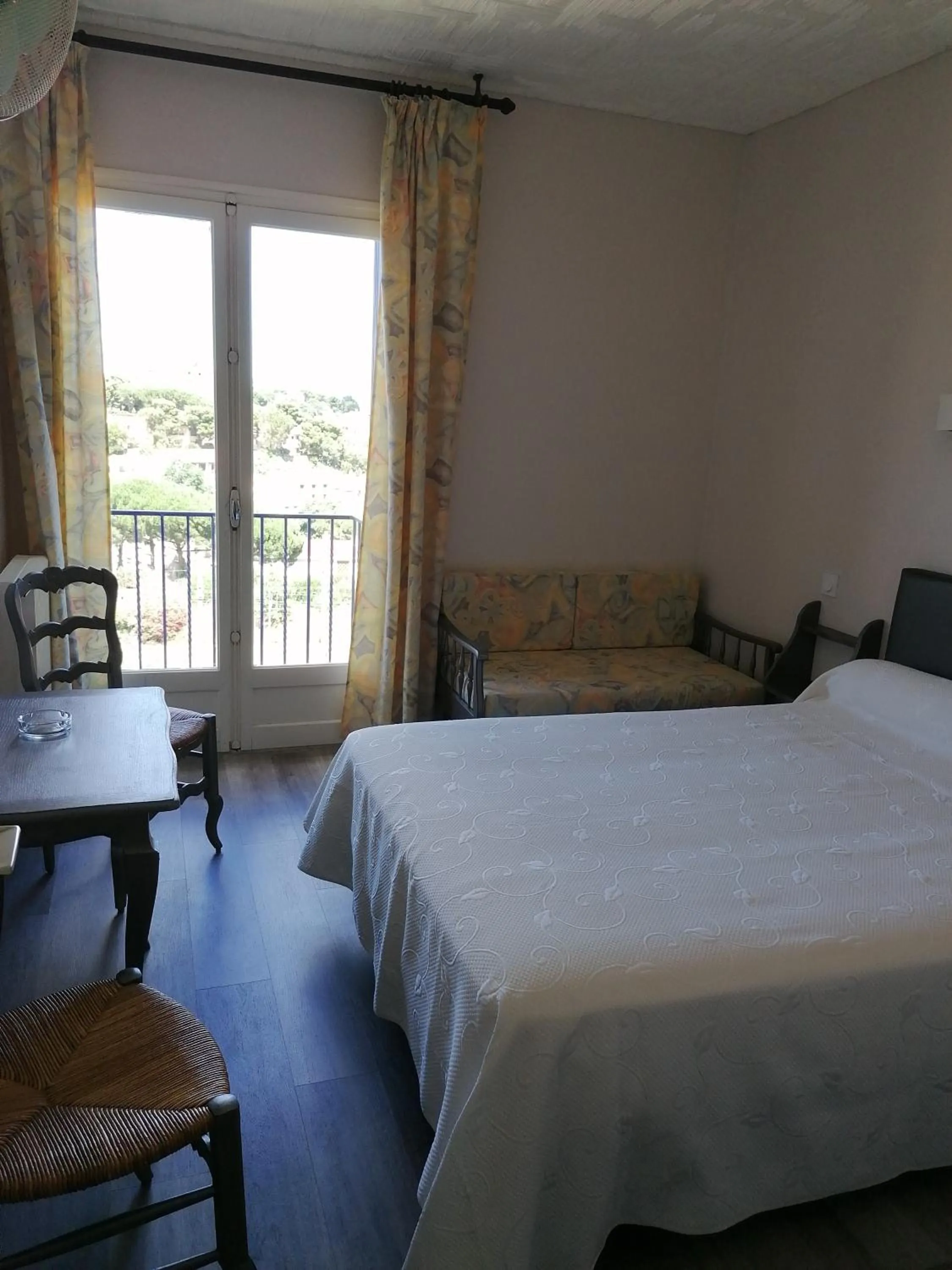 Bed in Hôtel AMBEILLE