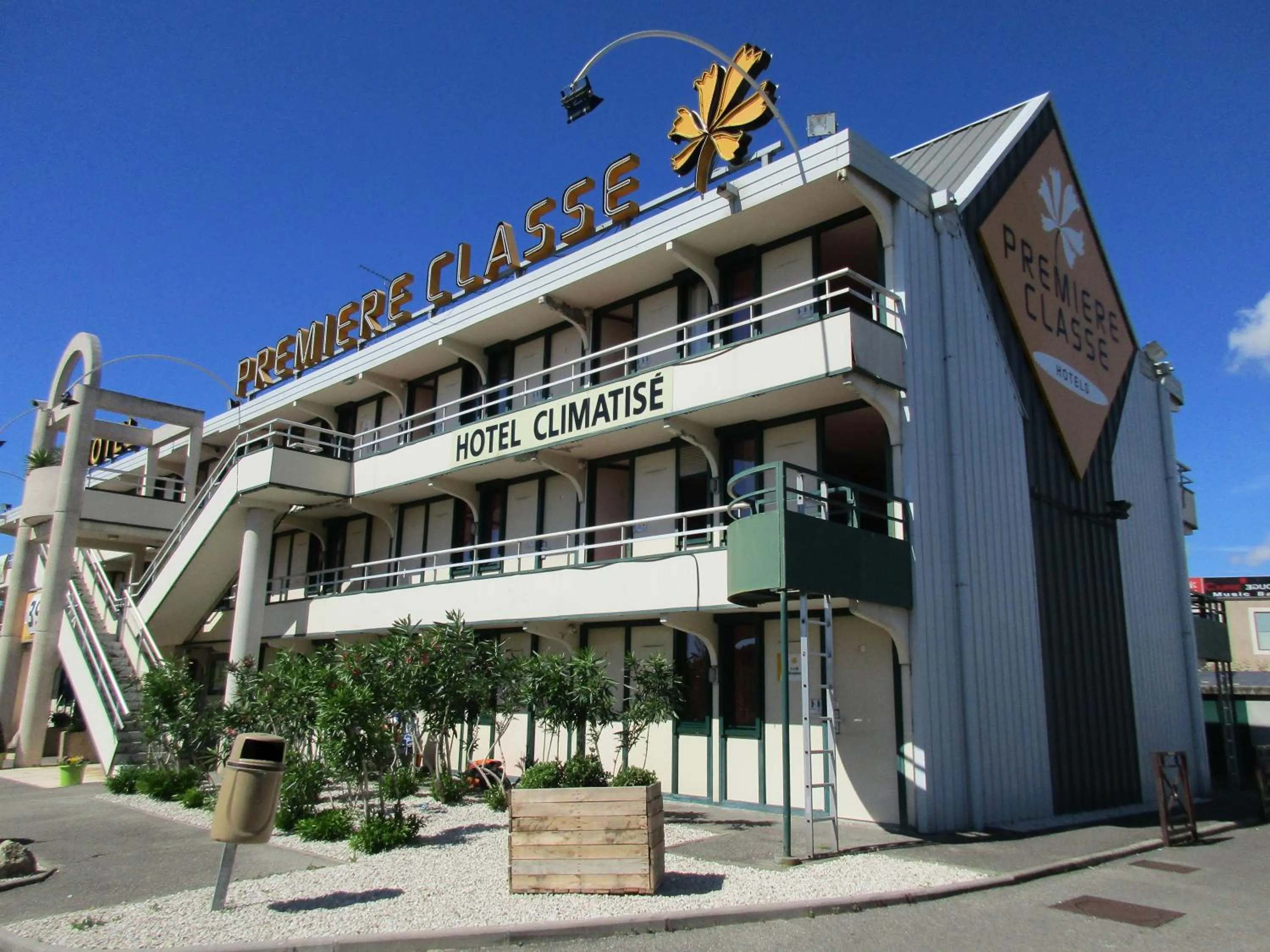 Property building in Premiere Classe Avignon Le Pontet