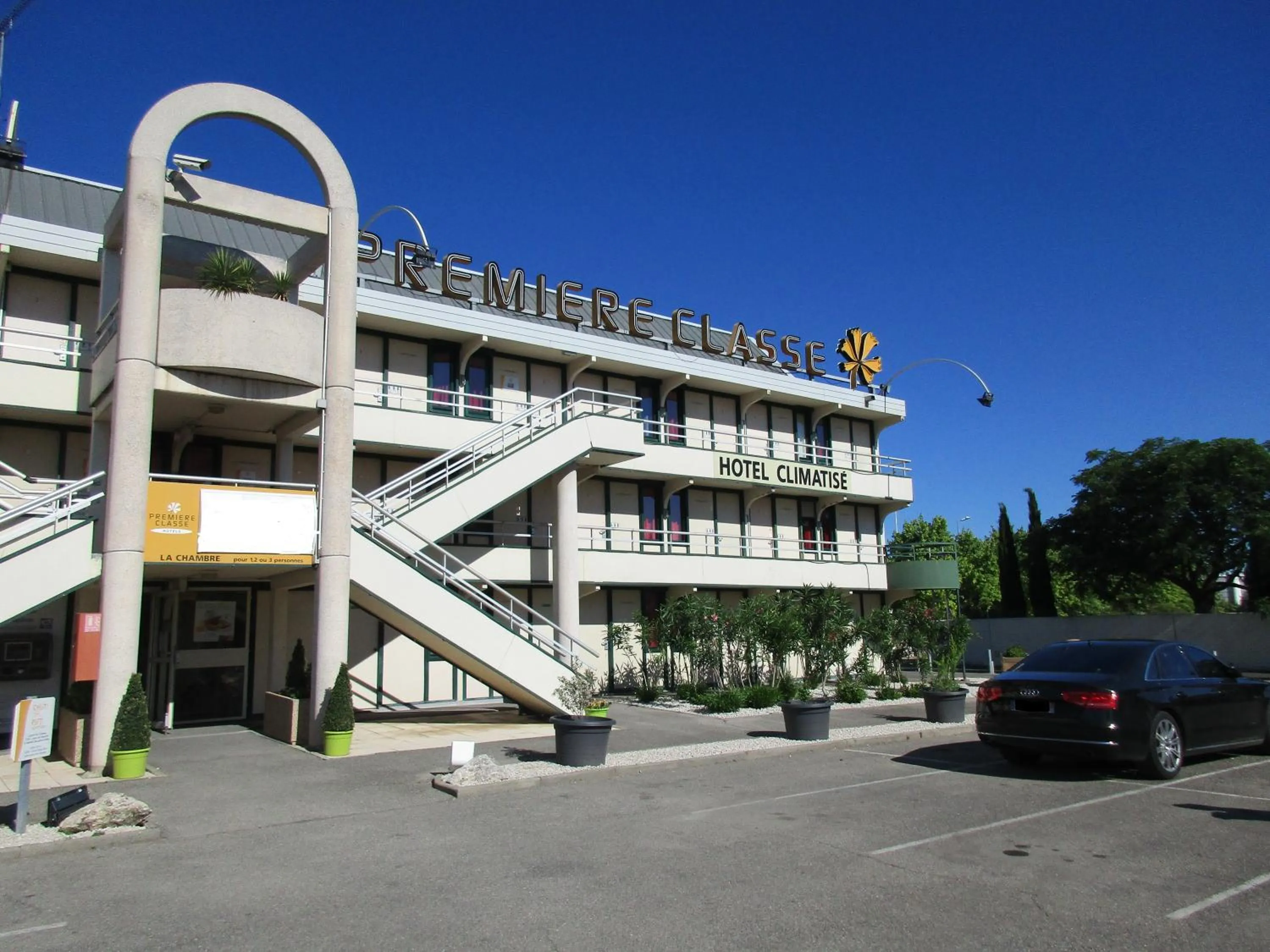 Facade/entrance in Premiere Classe Avignon Le Pontet