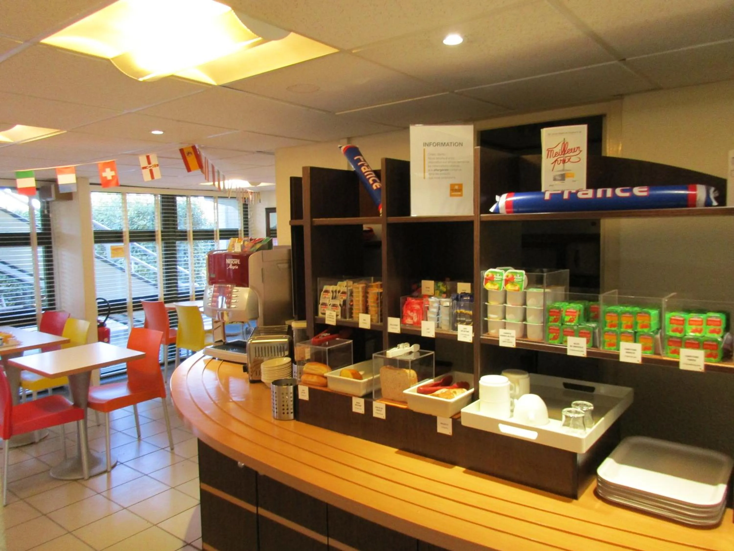 Restaurant/places to eat in Premiere Classe Avignon Le Pontet