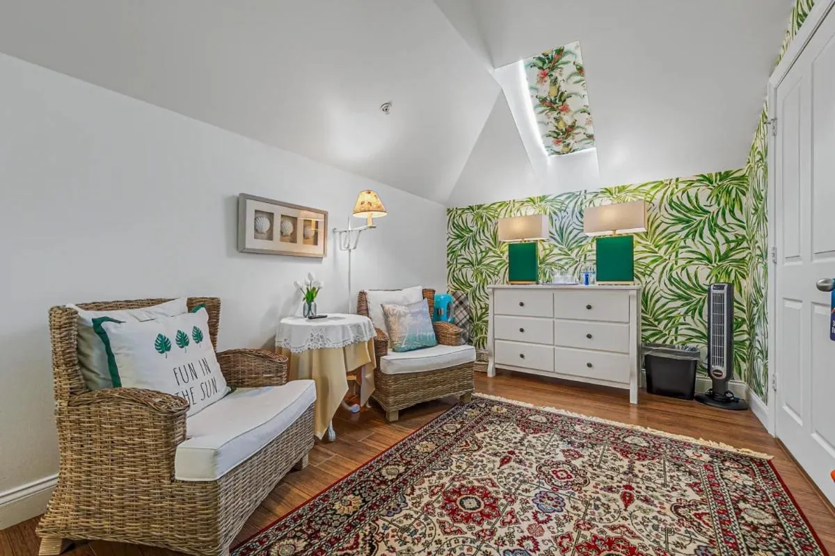 Bed in Windemere Inn by the Sea